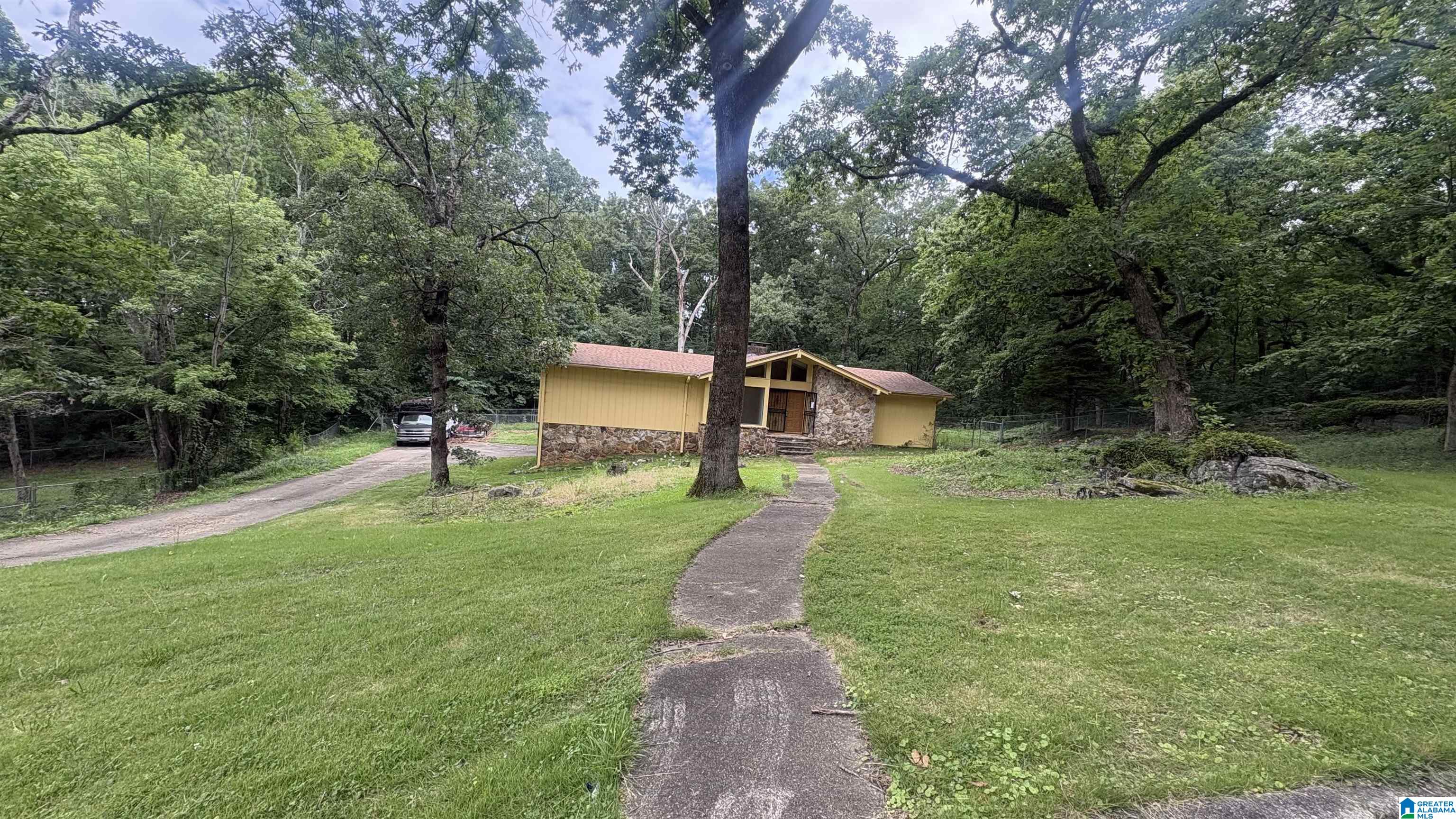 Photo 1 of 1 — 1624 FARMINGTON ROAD, BIRMINGHAM, AL 35235