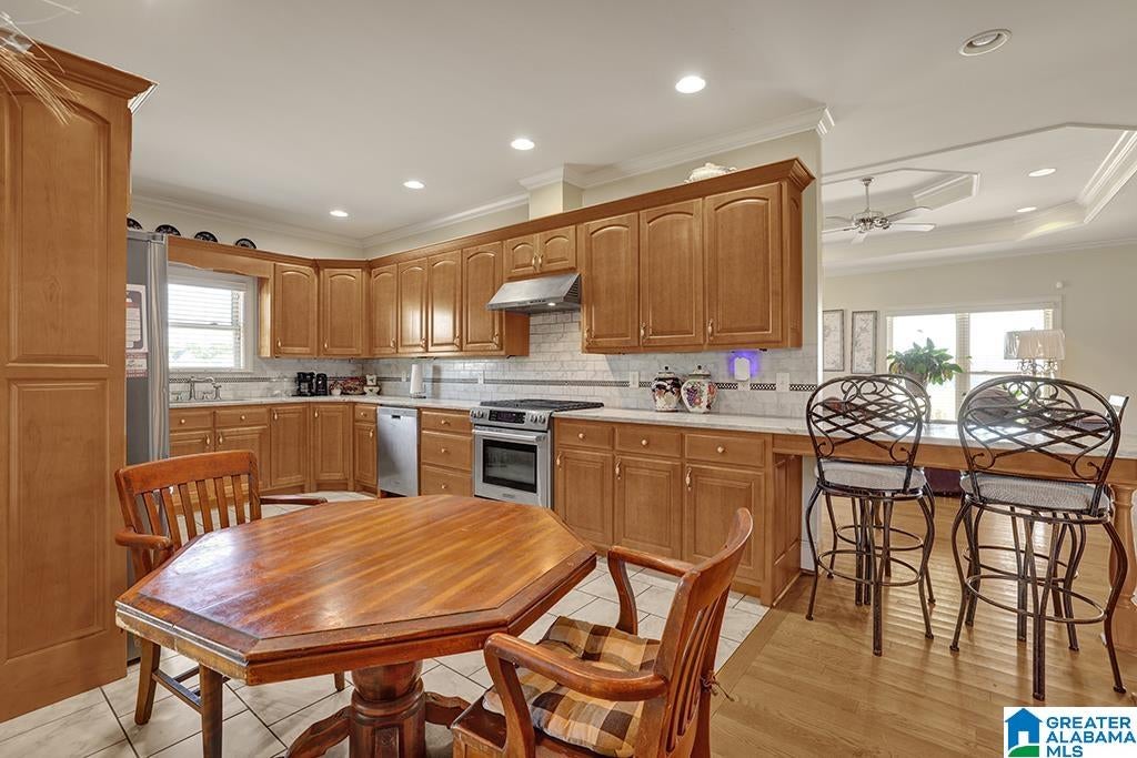 952 6TH STREET