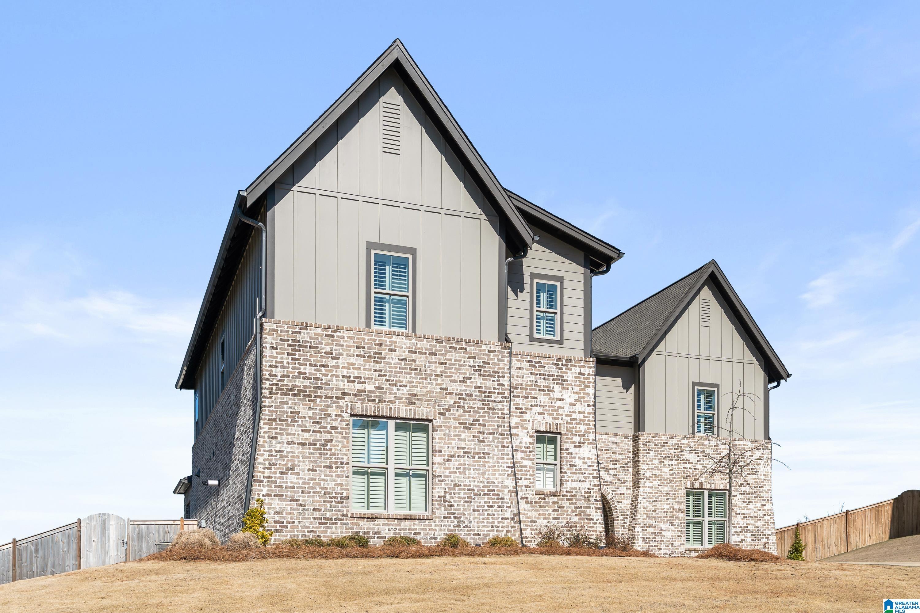 1098 EAGLE NEST CIRCLE