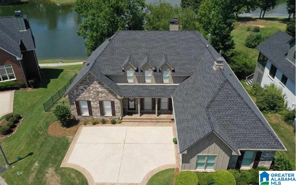 5557 LAKES EDGE DRIVE