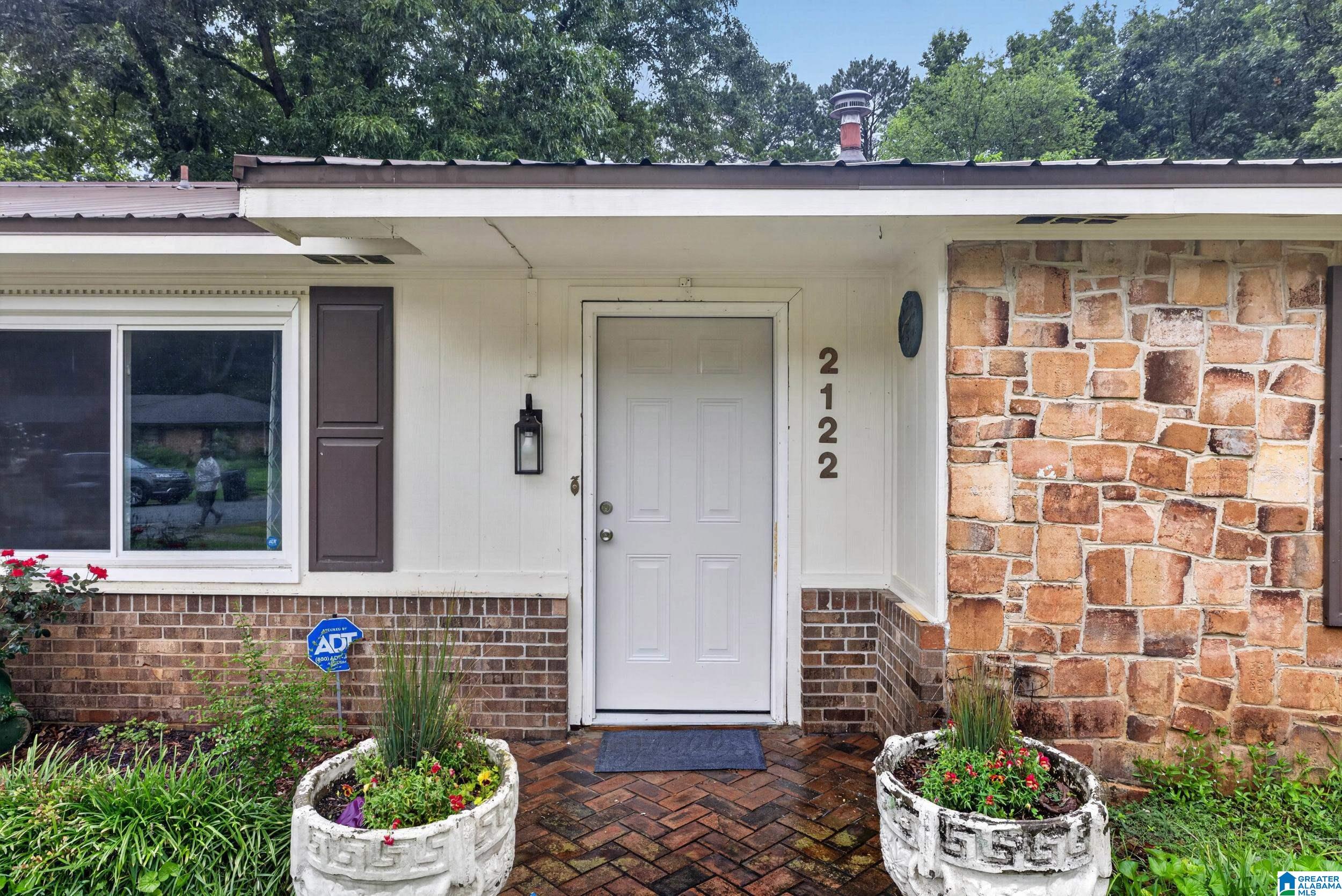 2122 VICKI DRIVE