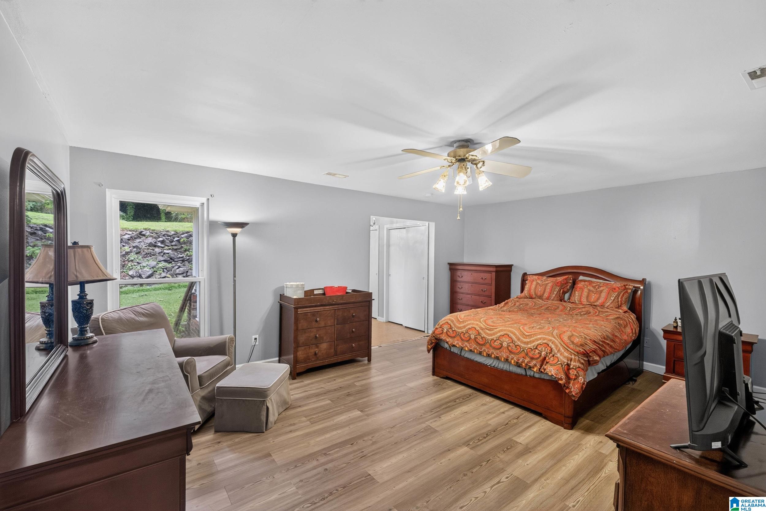 2122 VICKI DRIVE