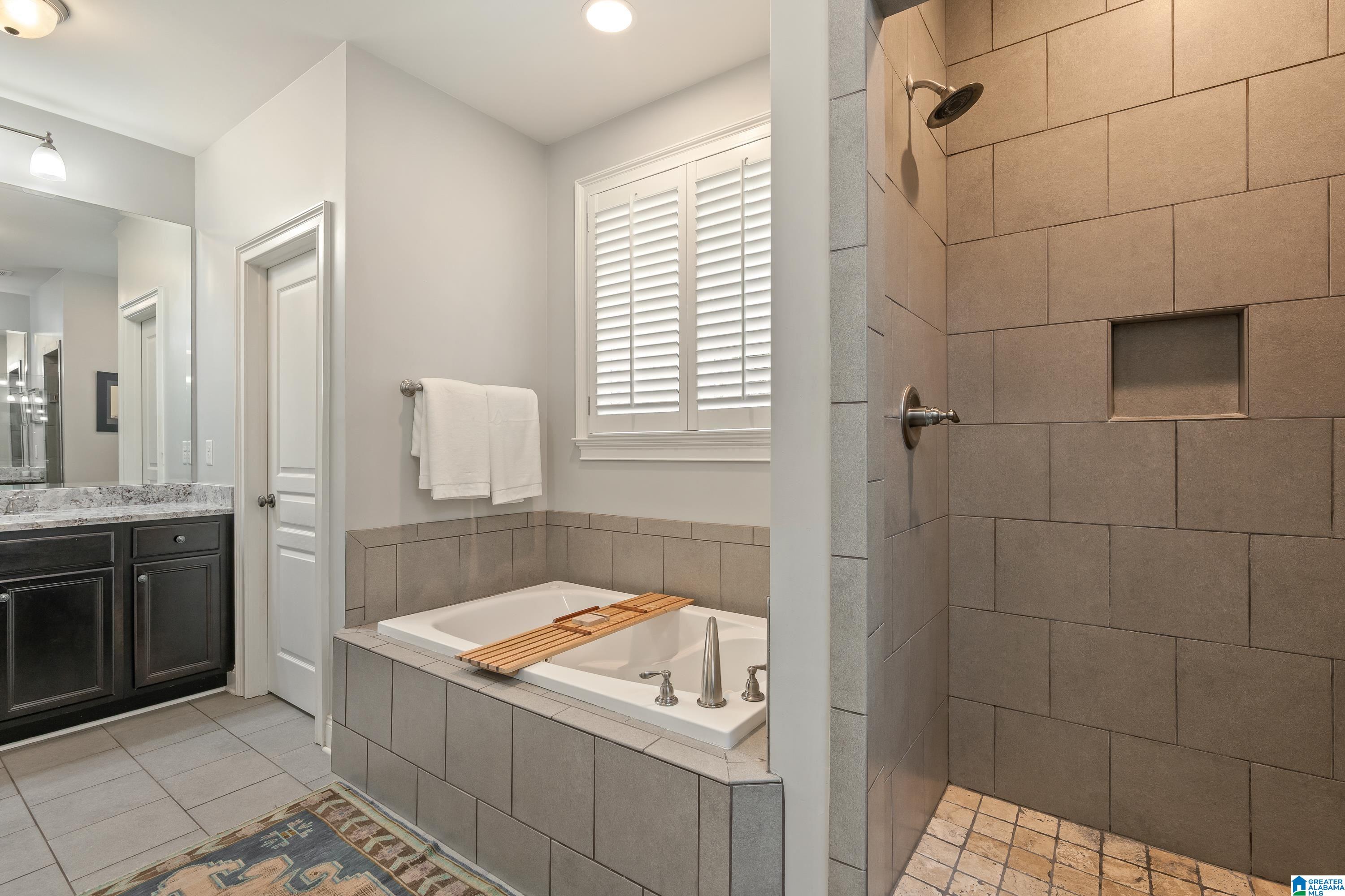 4625 JACKSON LOOP
