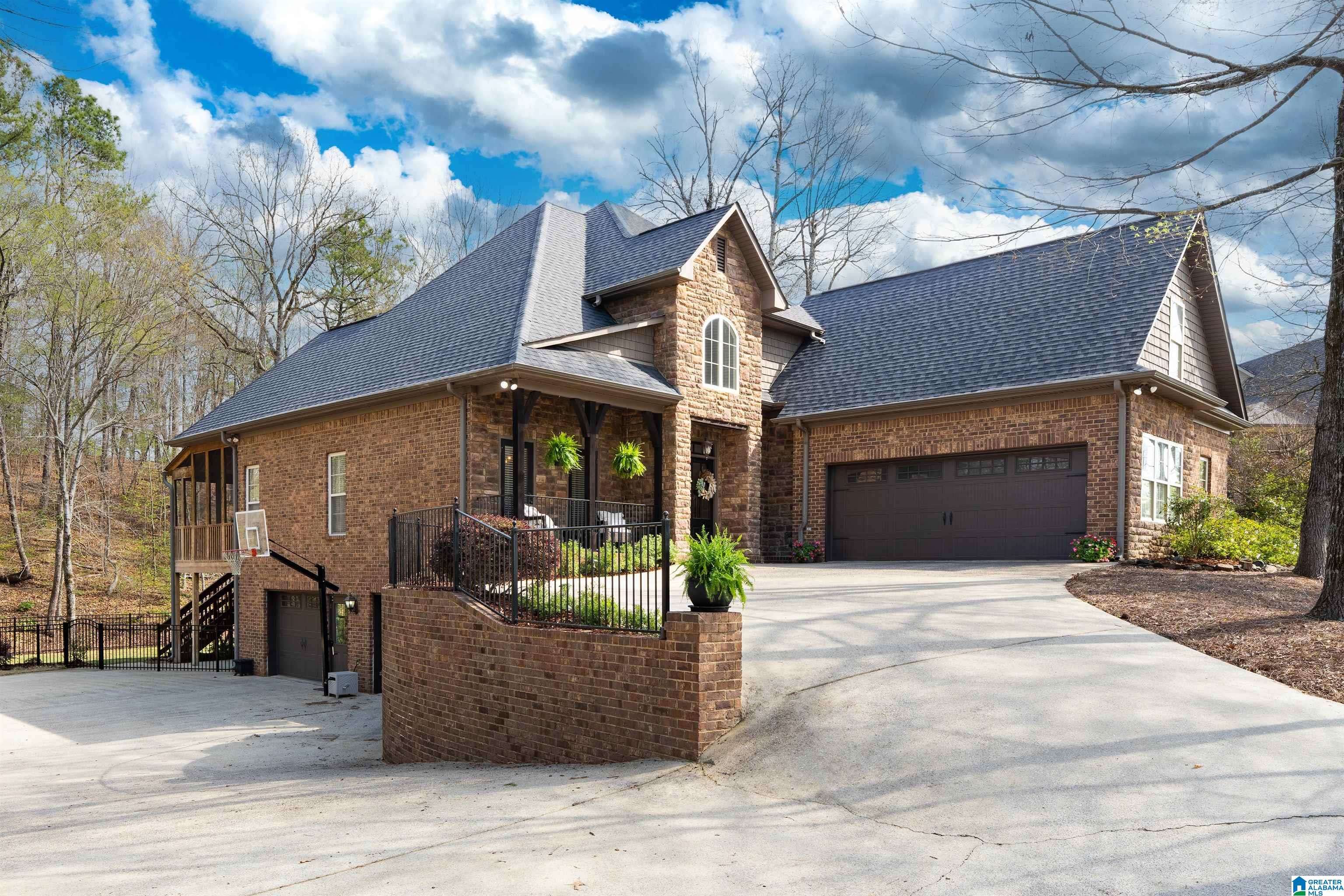 211 RIVER OAKS DRIVE