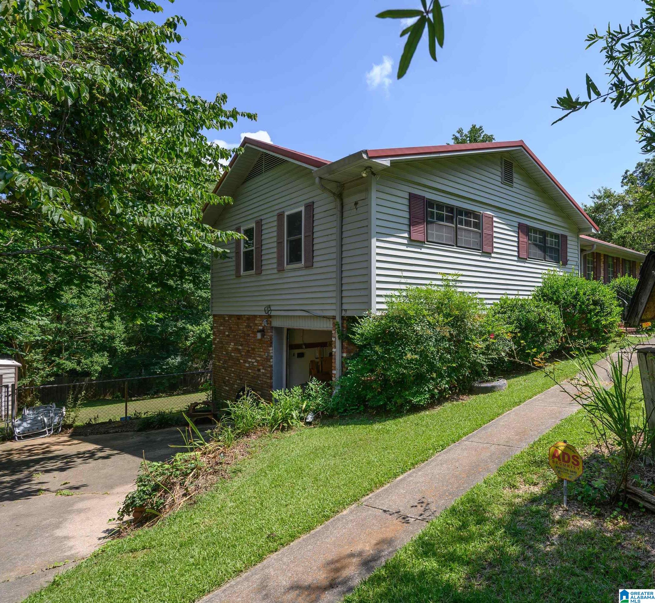 2615 HICKORY LANE