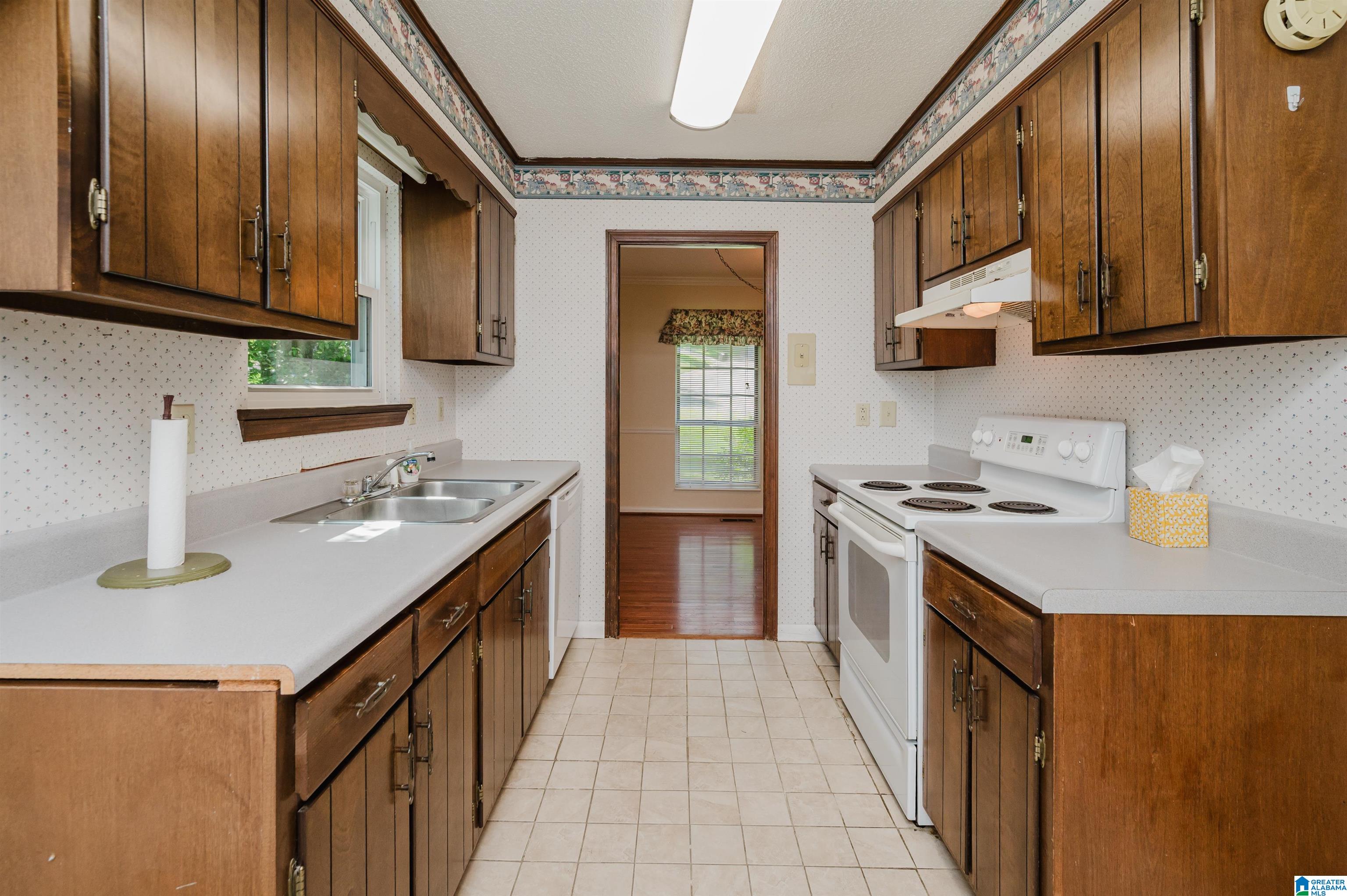 2615 HICKORY LANE