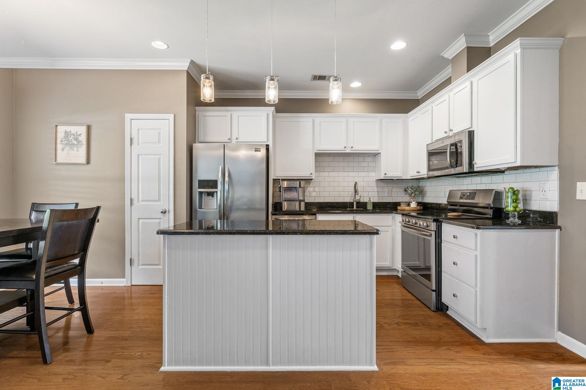 7022 CHATHAM DRIVE - Photo 4