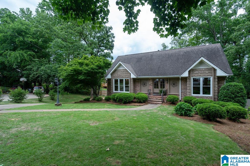 841 LEAH LANE