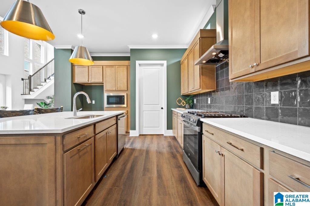 6105 TIMBERVIEW ROAD