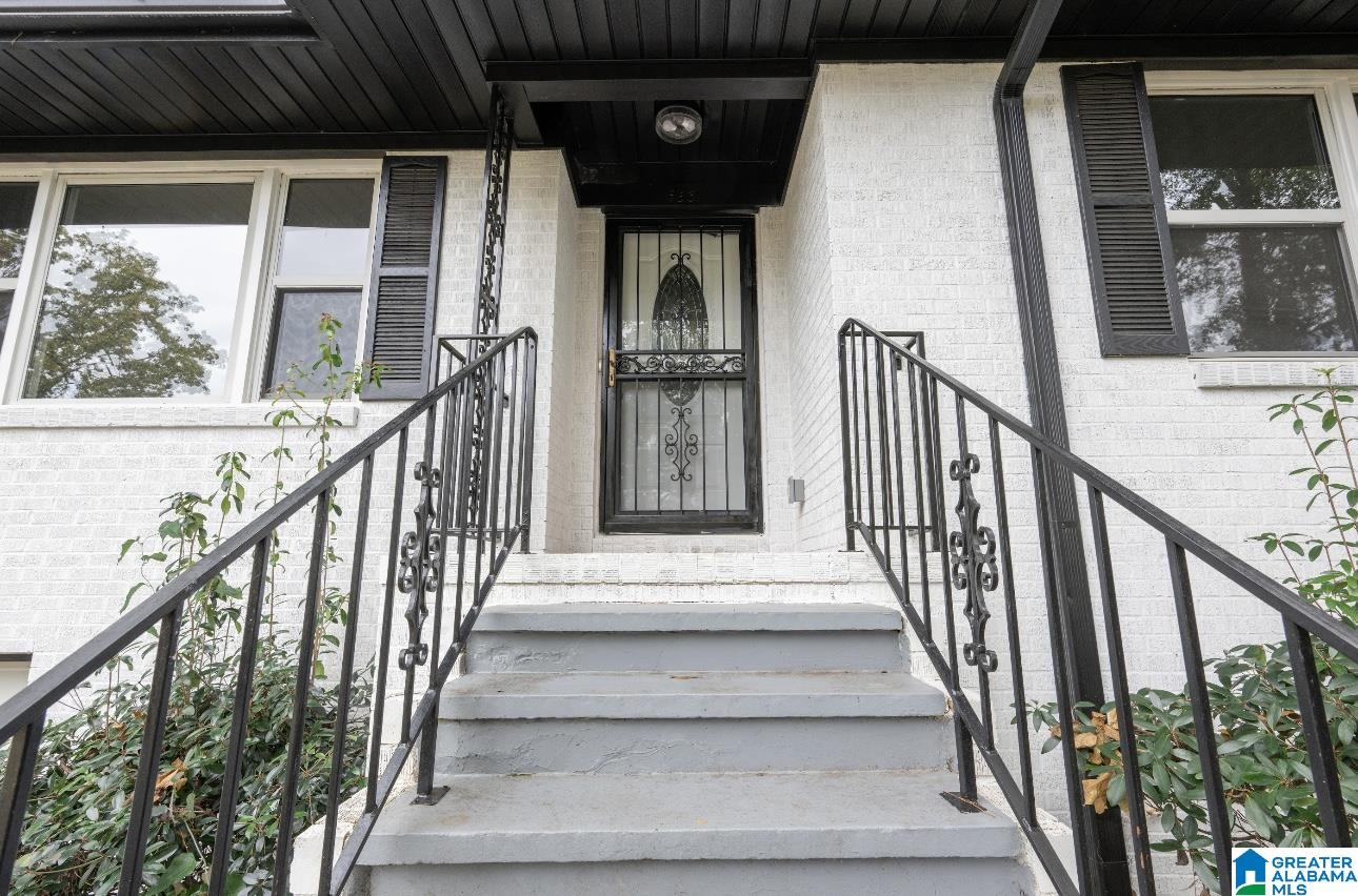 953 RIDGEWOOD CIRCLE