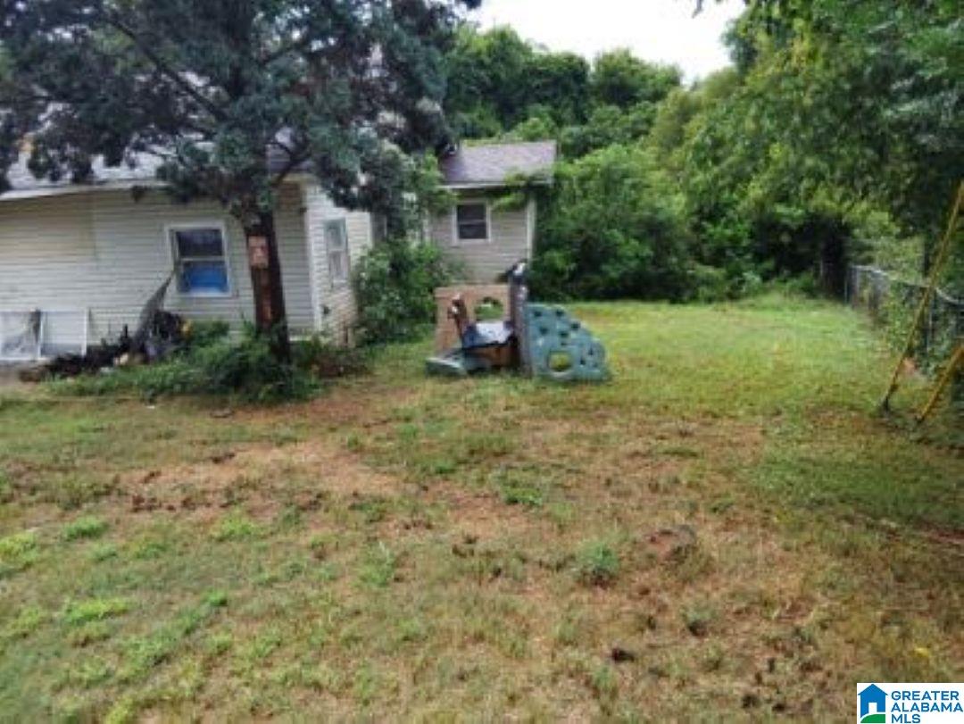 439 LAKESHORE CIRCLE