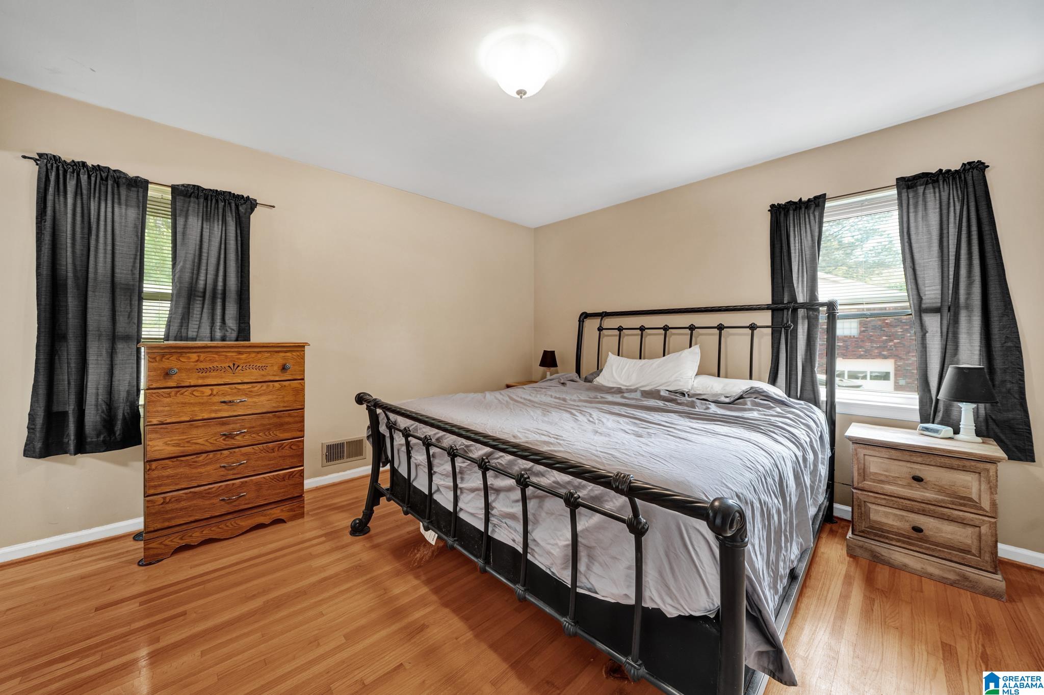 844 SHERWOOD FOREST DRIVE