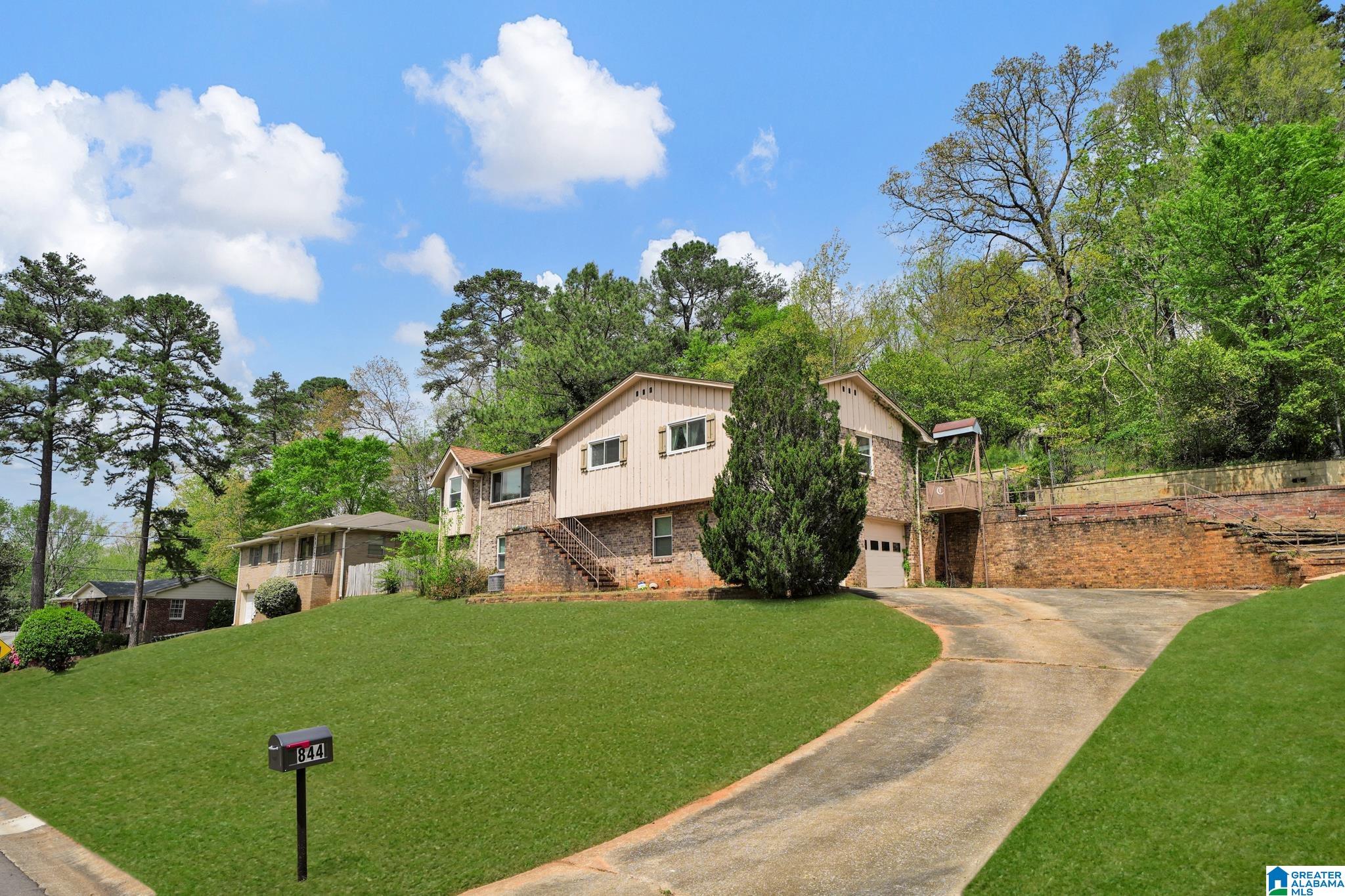 844 SHERWOOD FOREST DRIVE