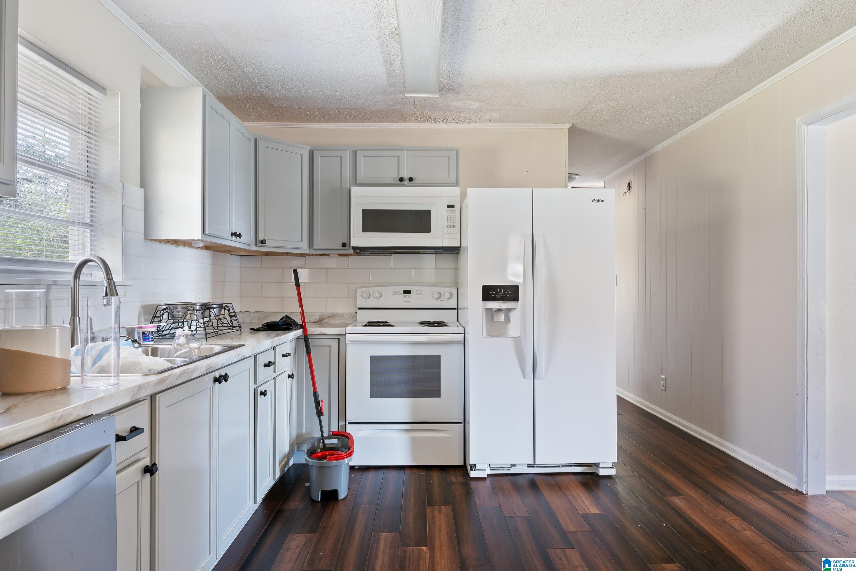 328 CIRCLEWOOD DRIVE