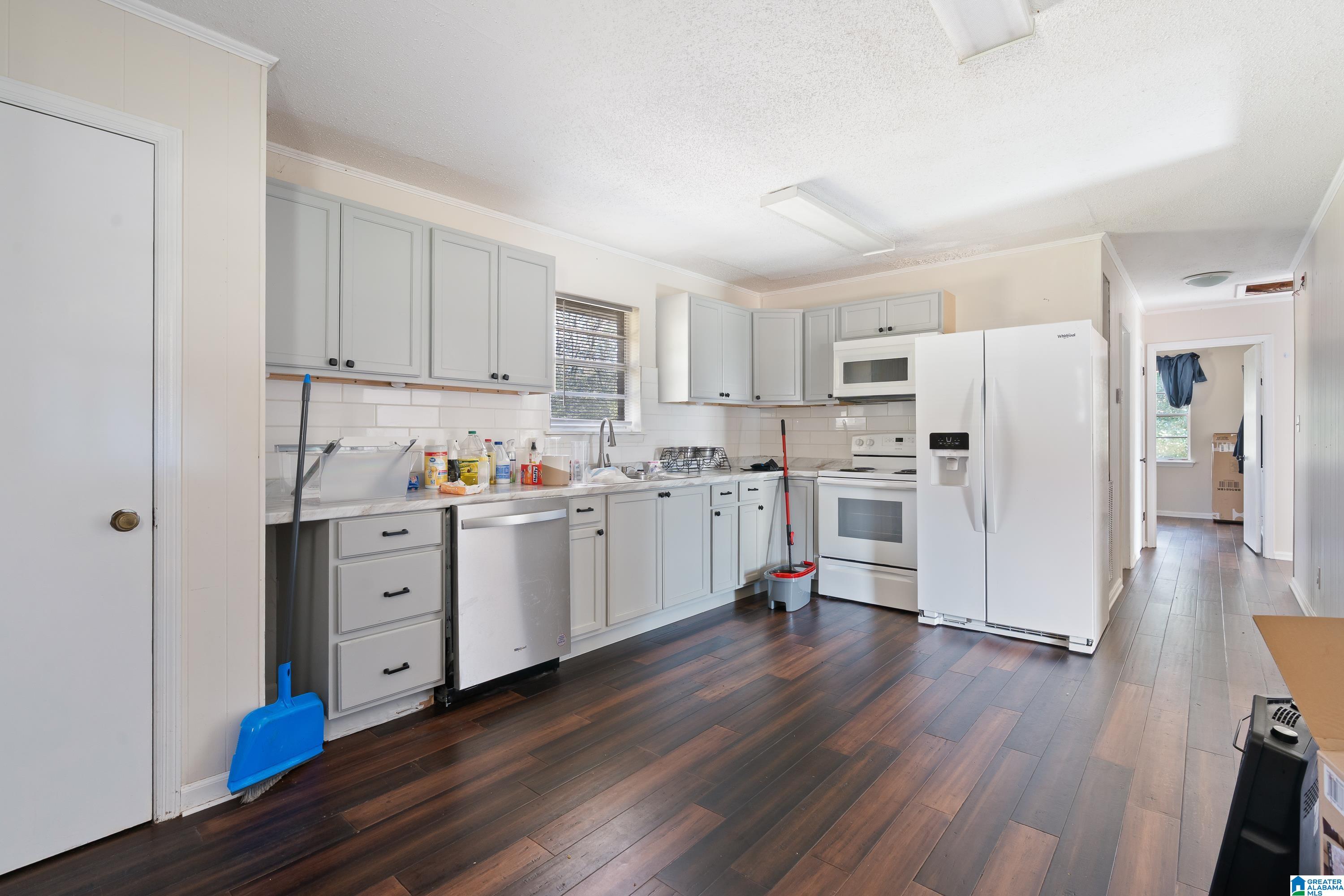 328 CIRCLEWOOD DRIVE