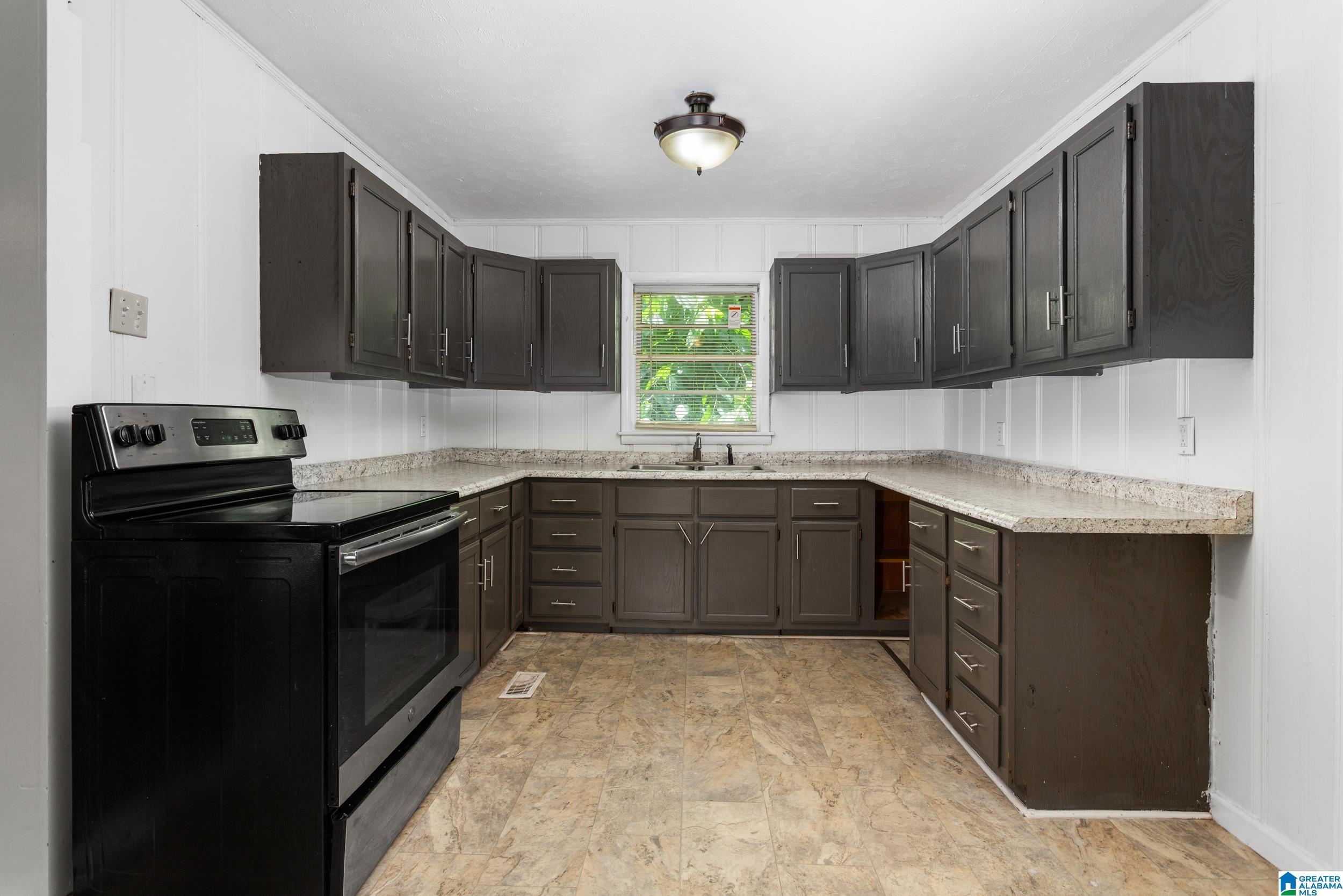 1216 OAKDALE CIRCLE