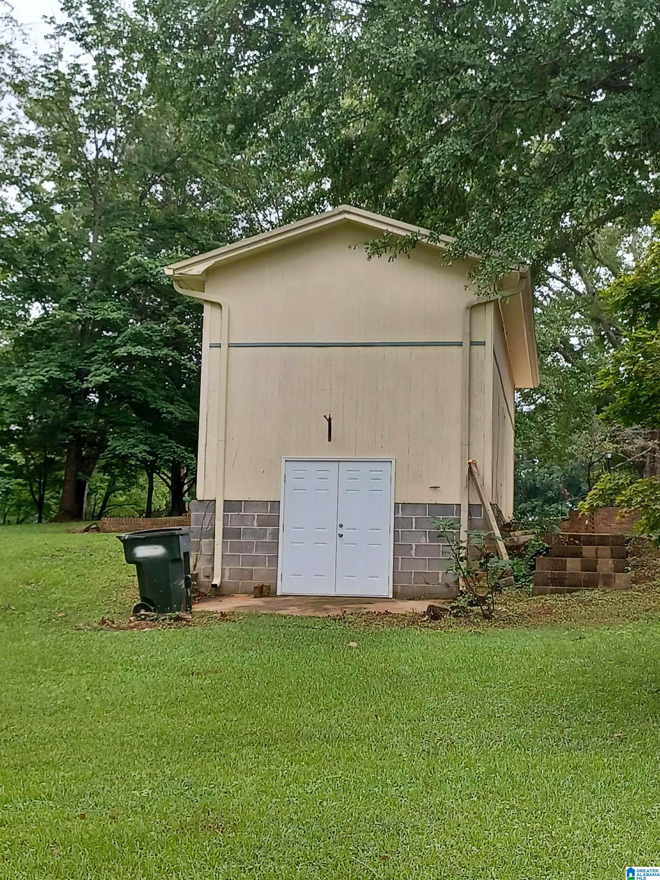 1012 DOGWOOD CIRCLE