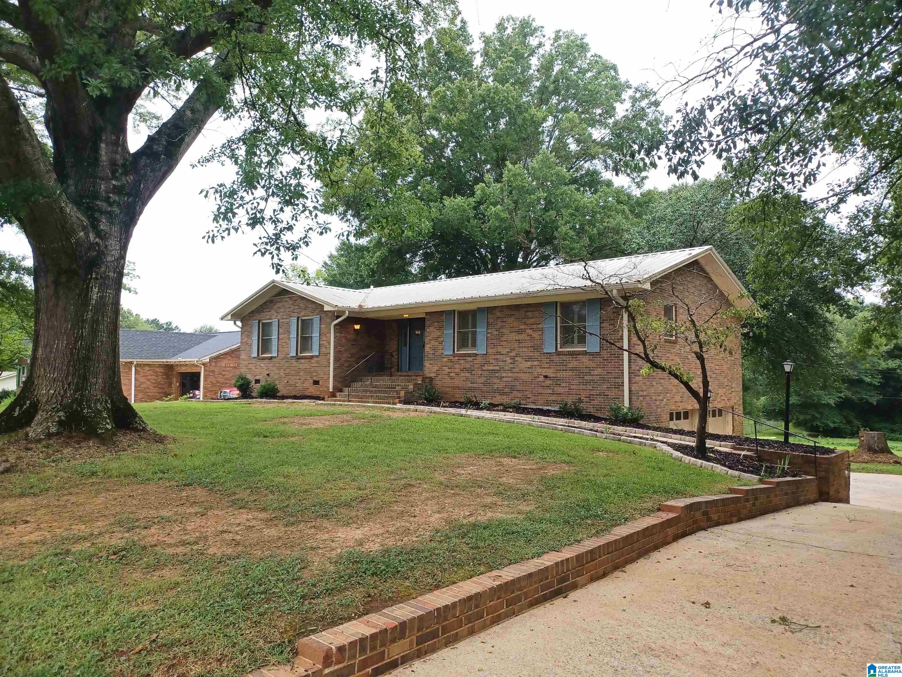 1012 DOGWOOD CIRCLE