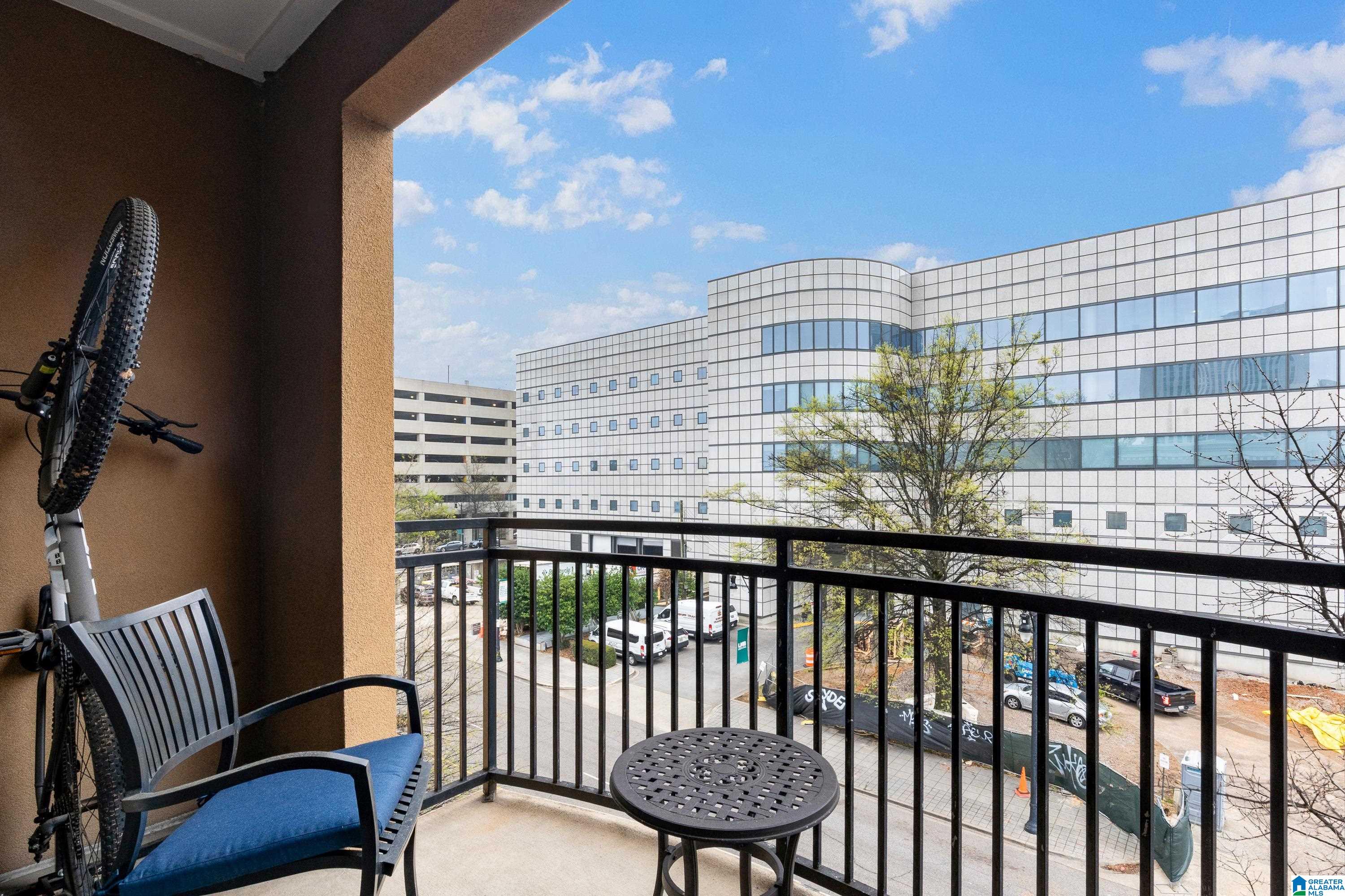 2020 5TH AVENUE S 441