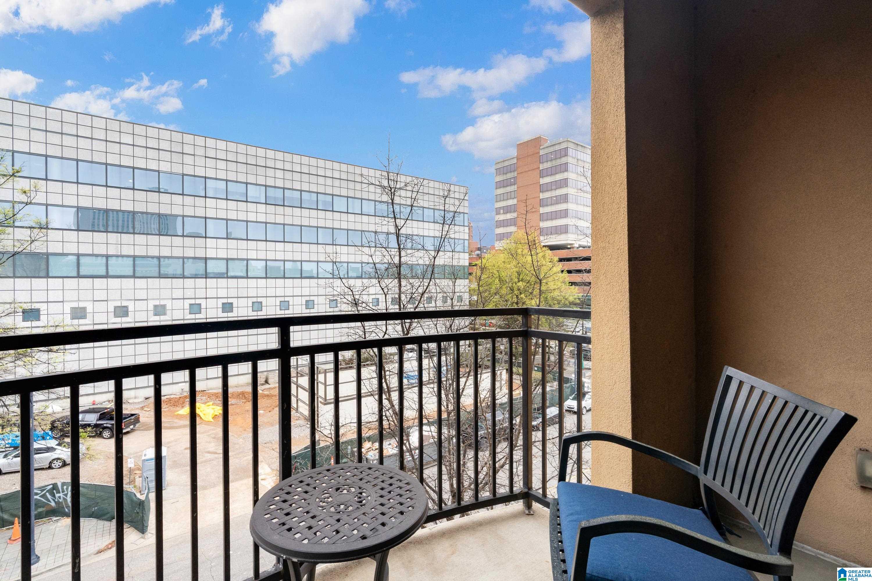 2020 5TH AVENUE S 441