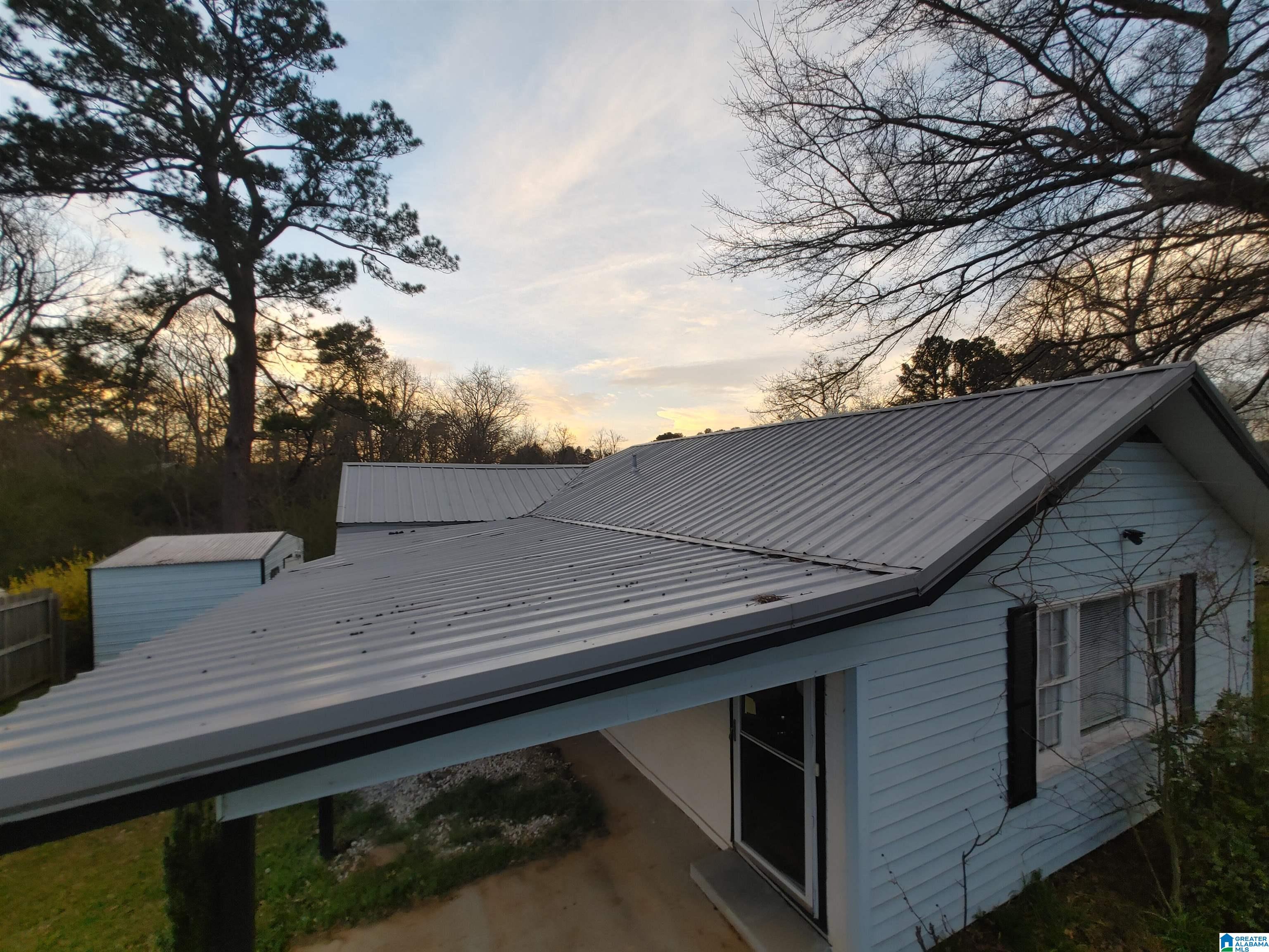 431 LAKESHORE CIRCLE