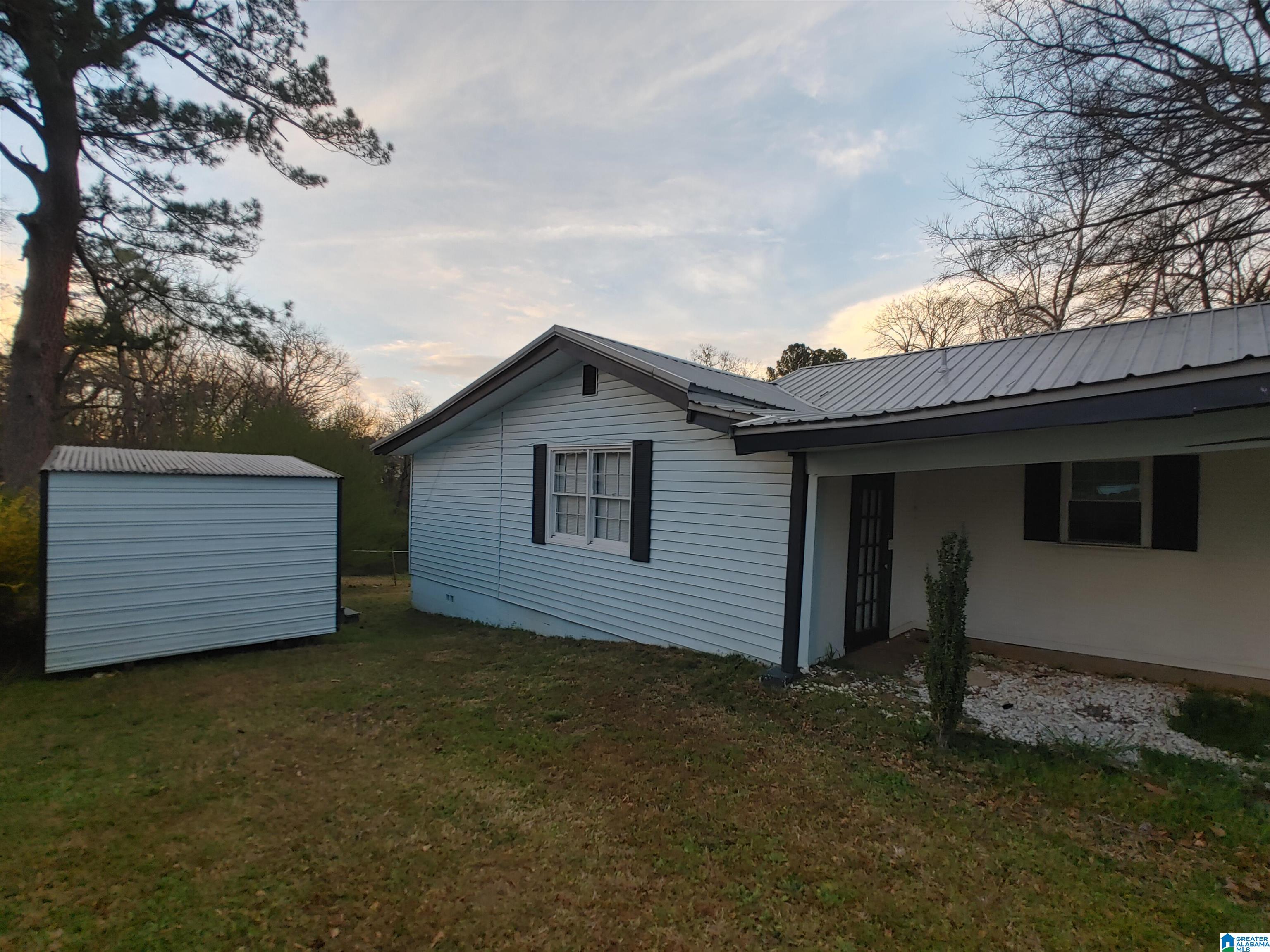 431 LAKESHORE CIRCLE