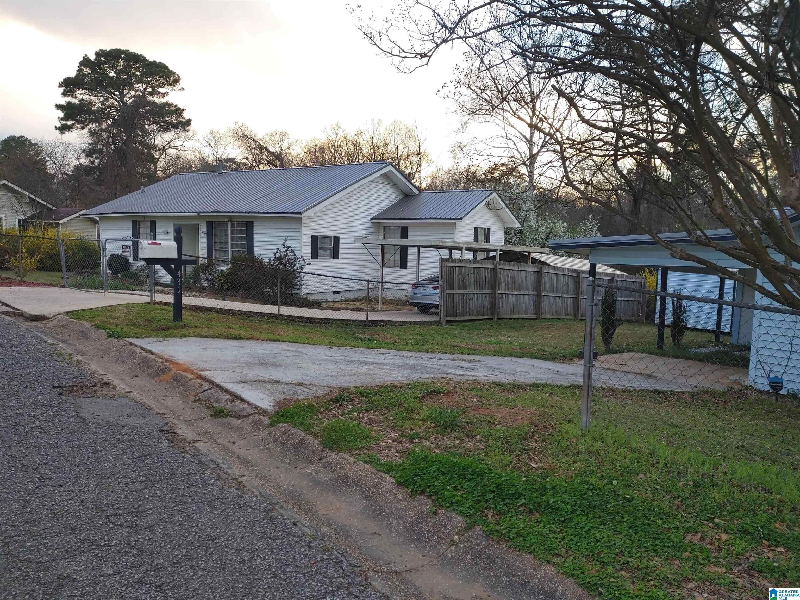 431 LAKESHORE CIRCLE