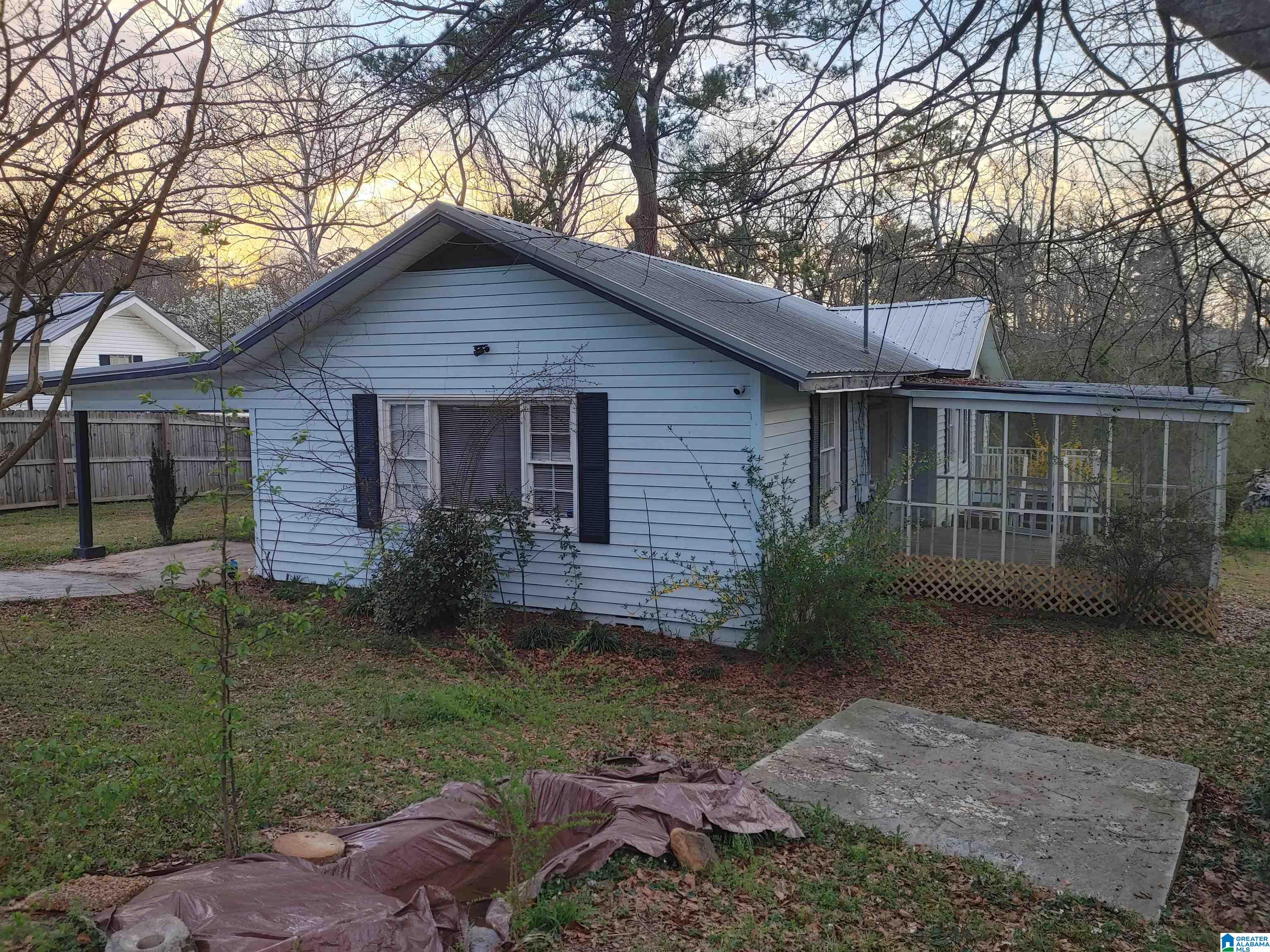 431 LAKESHORE CIRCLE
