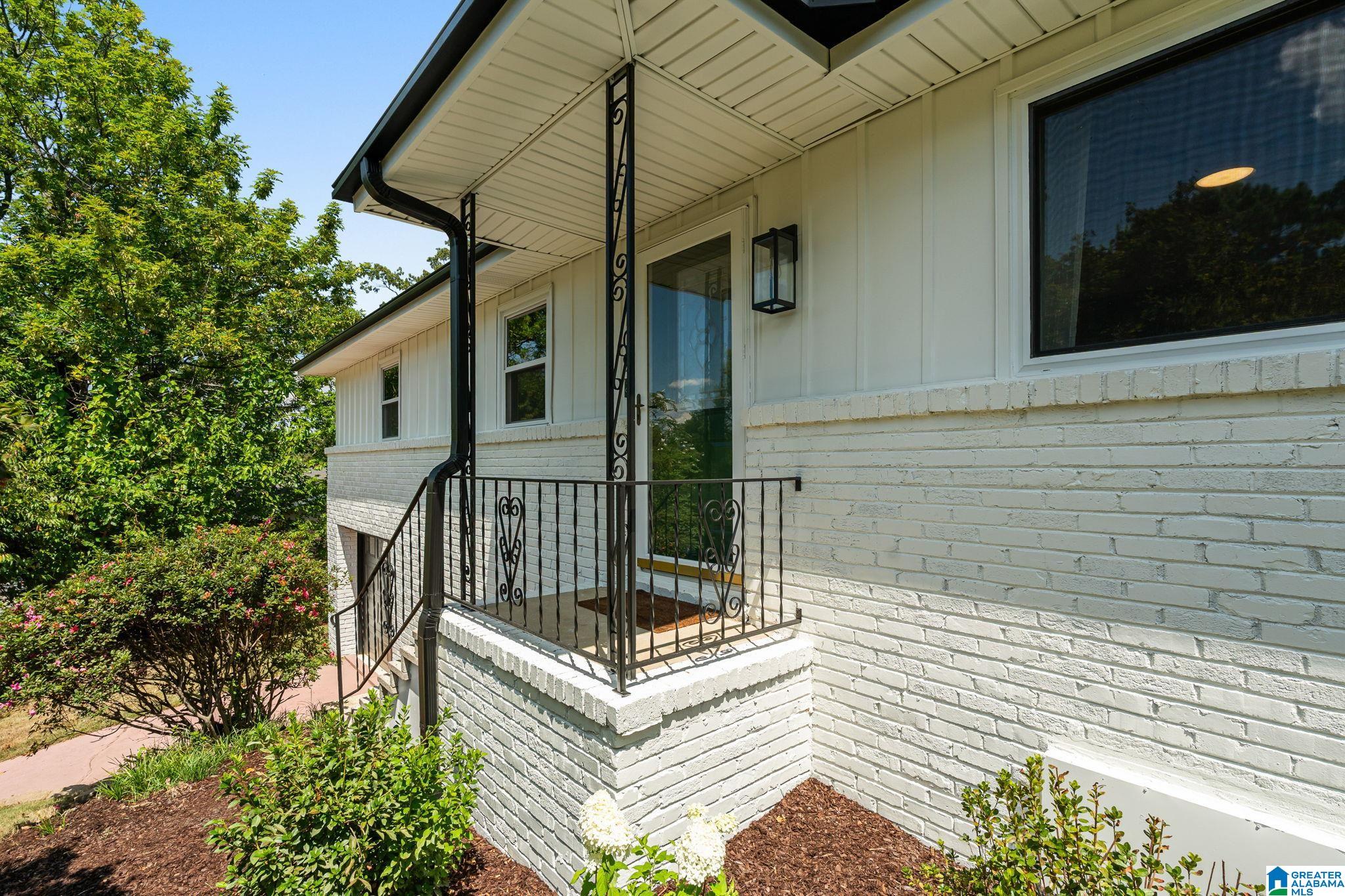 1109 HARDWICK LANE