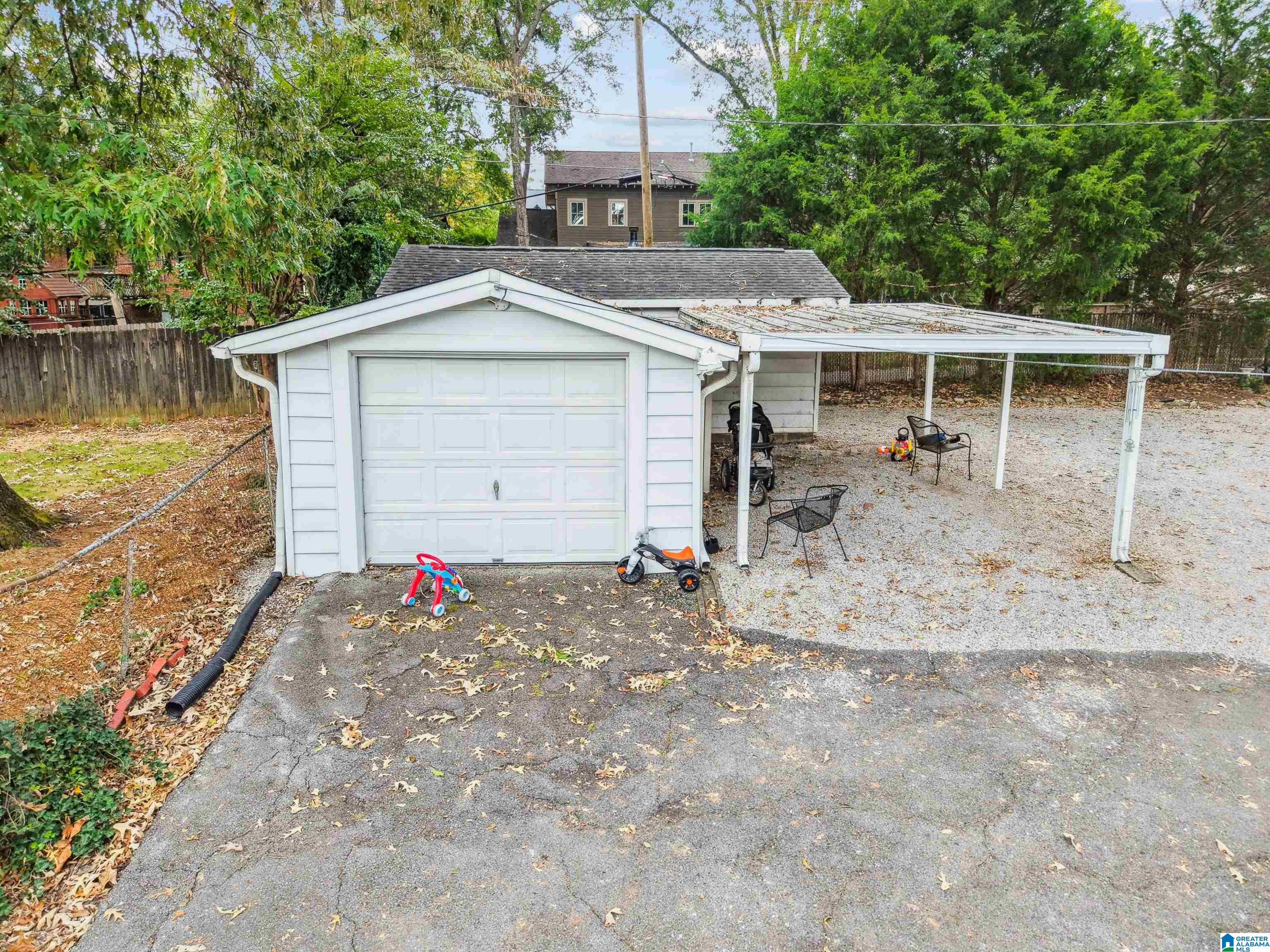 411 EDGELAND PLACE