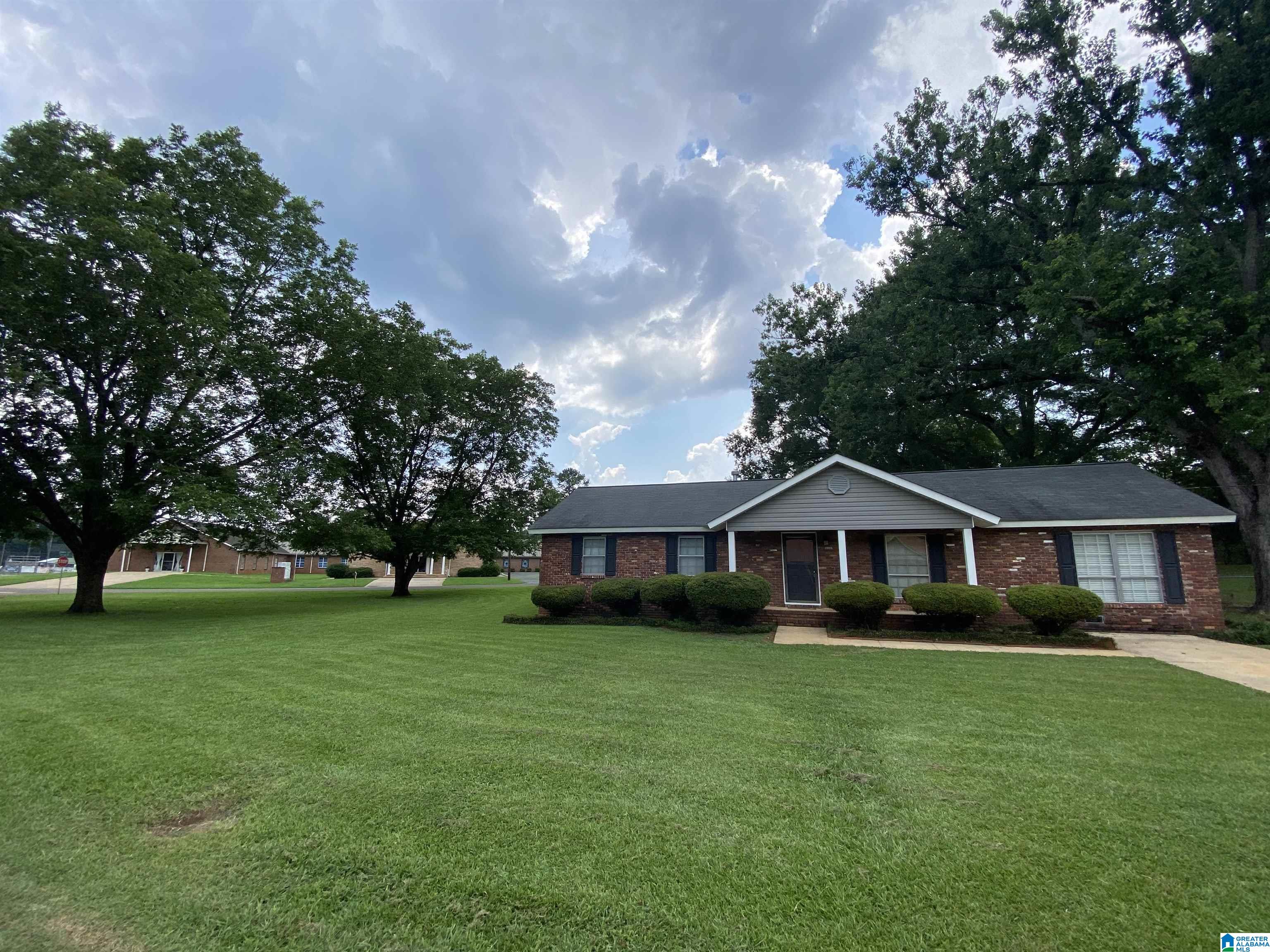 2700 DAFFODIL AVENUE