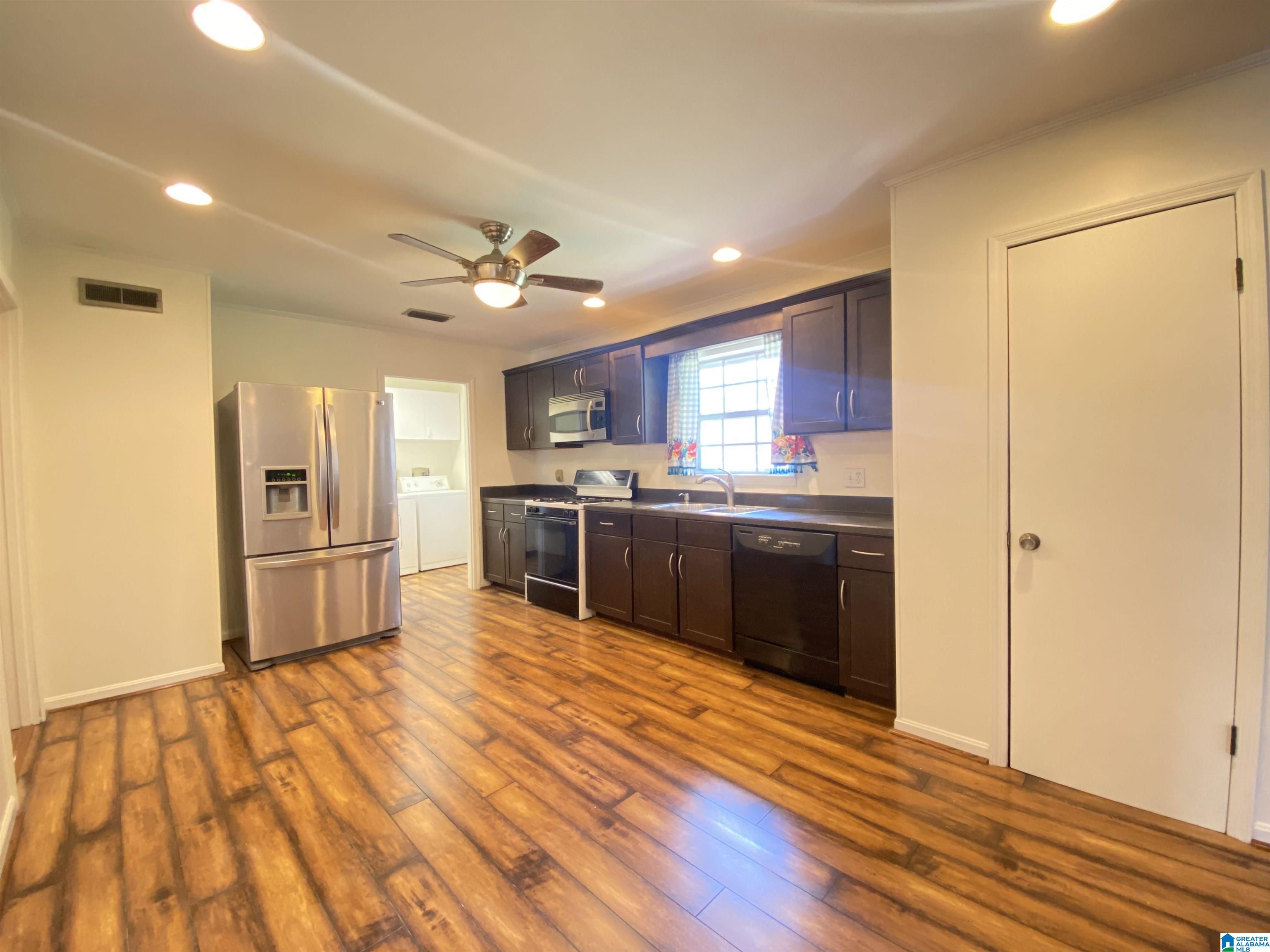 2700 DAFFODIL AVENUE