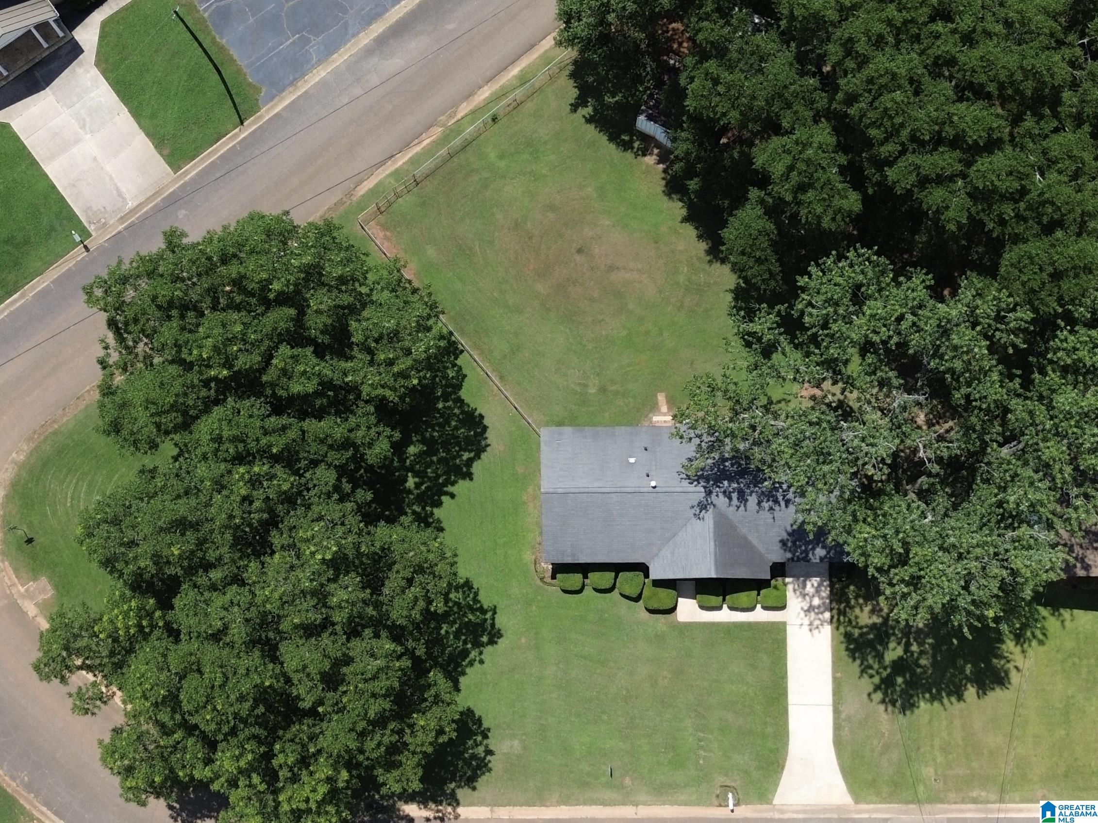 2700 DAFFODIL AVENUE