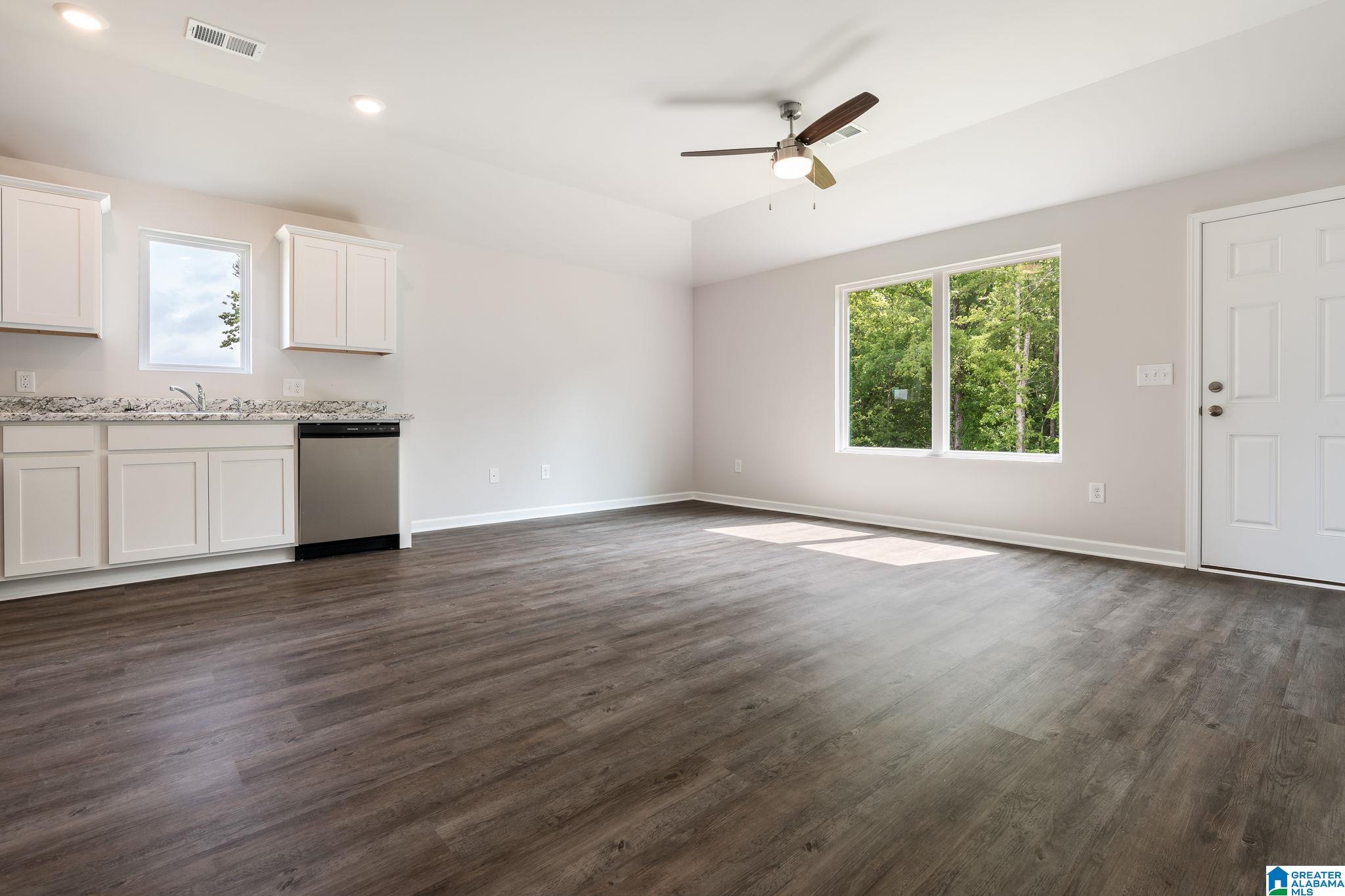 142 W SUNSHINE LANE