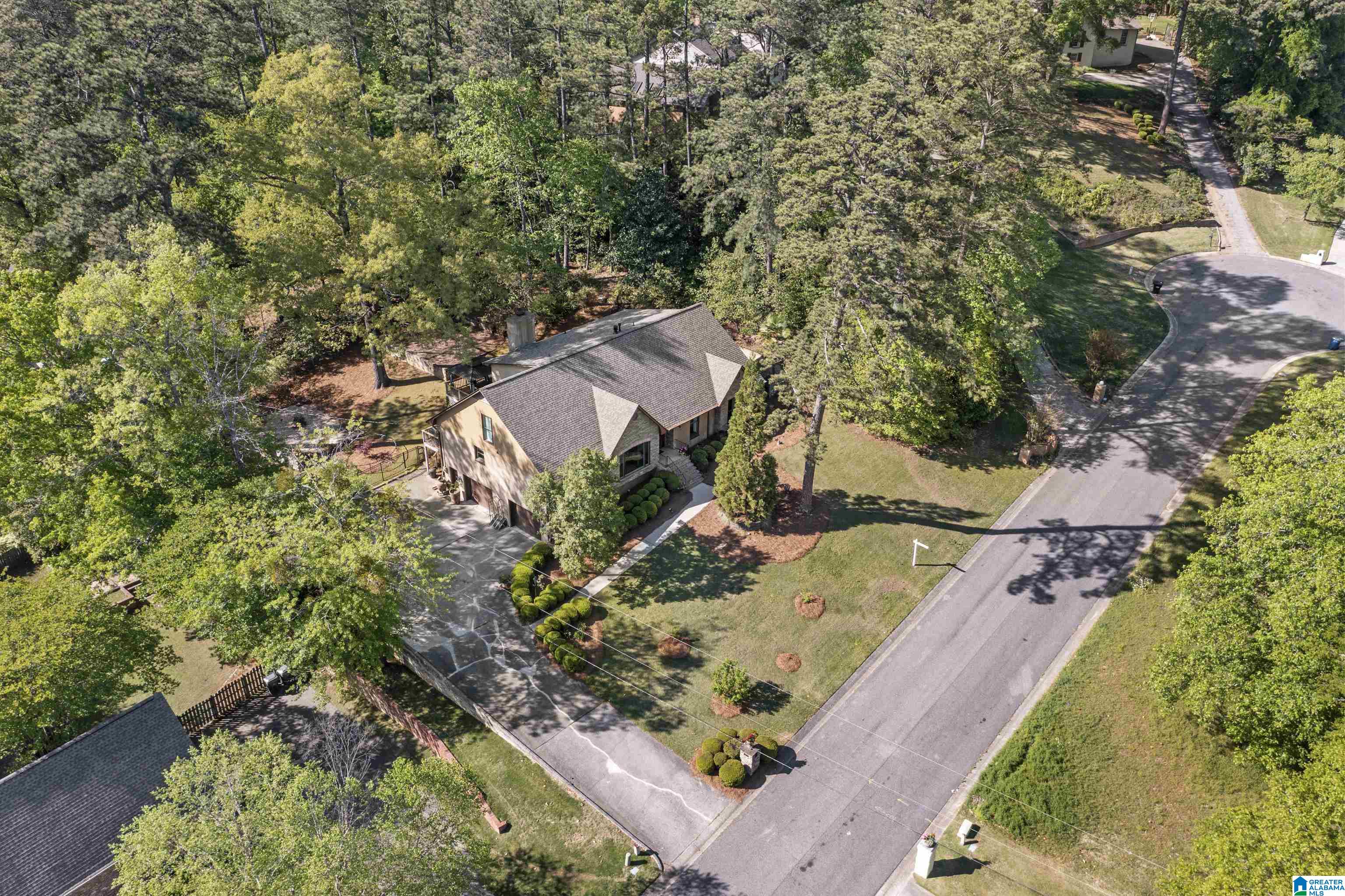 1208 CEDARDELL LANE