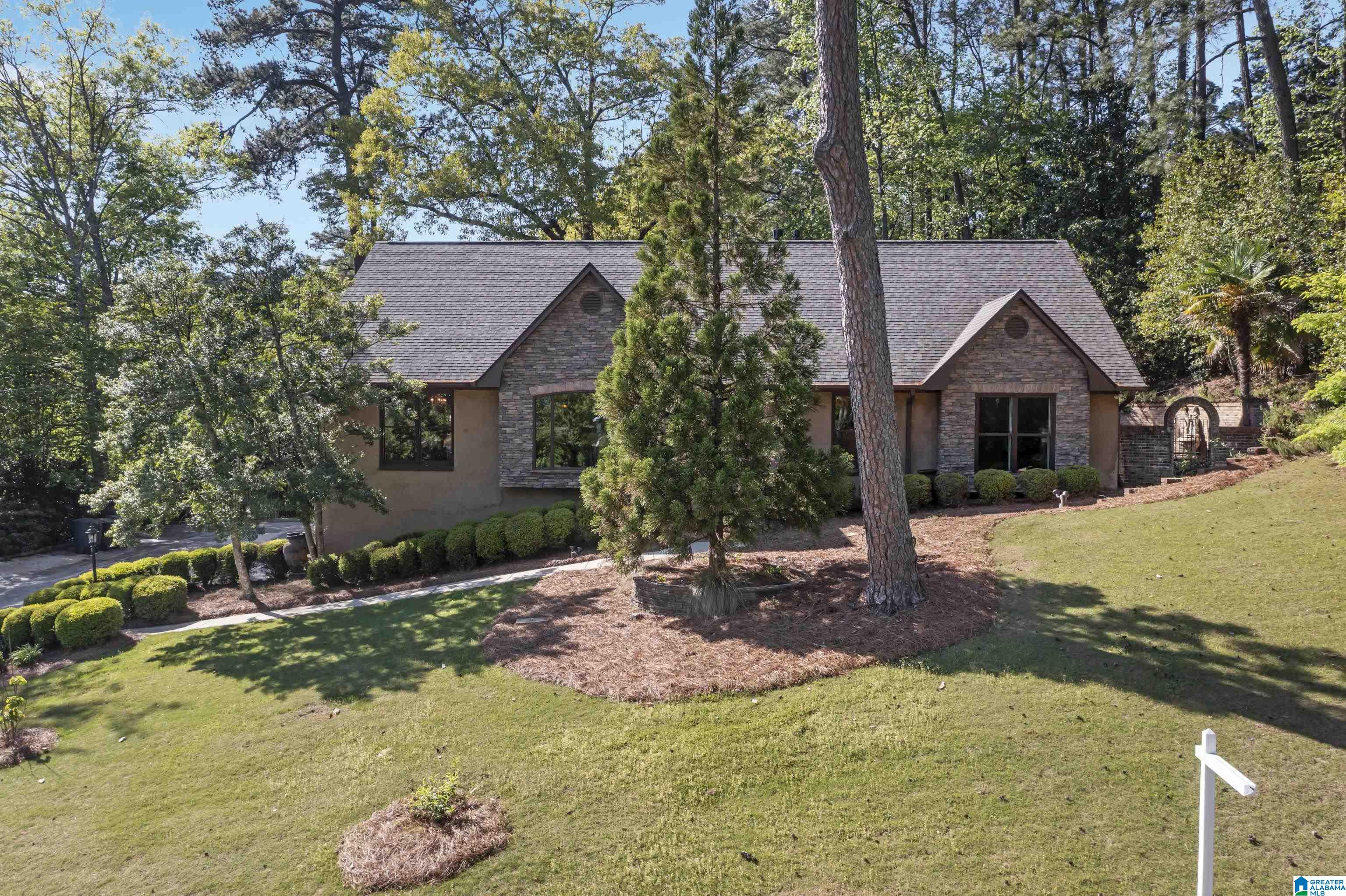 1208 CEDARDELL LANE