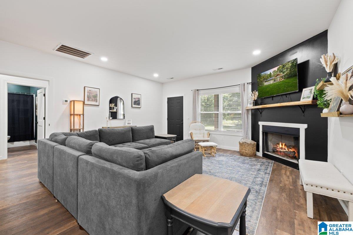 211 IRIS AVENUE