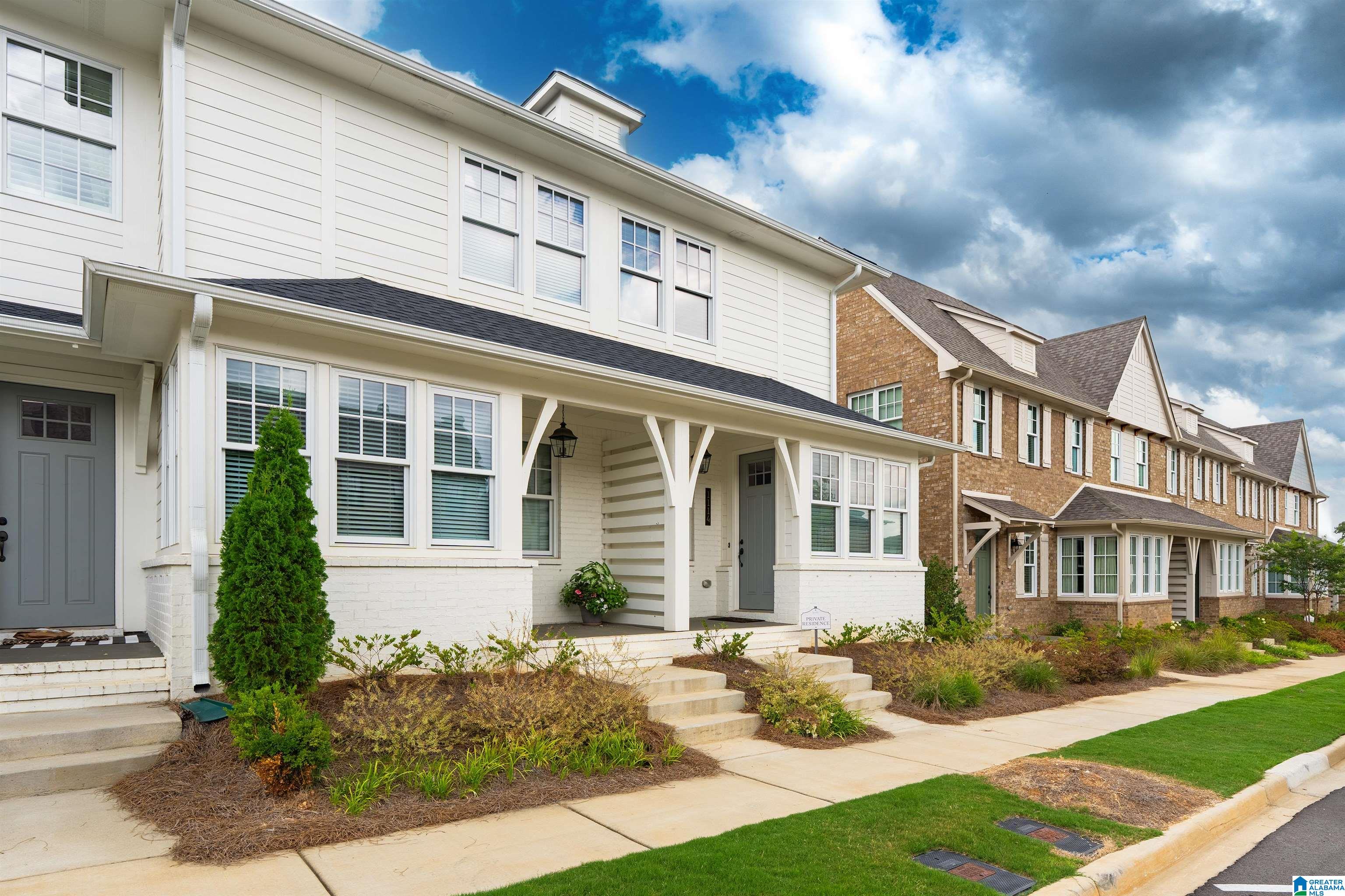 1114 WINDSOR SQUARE