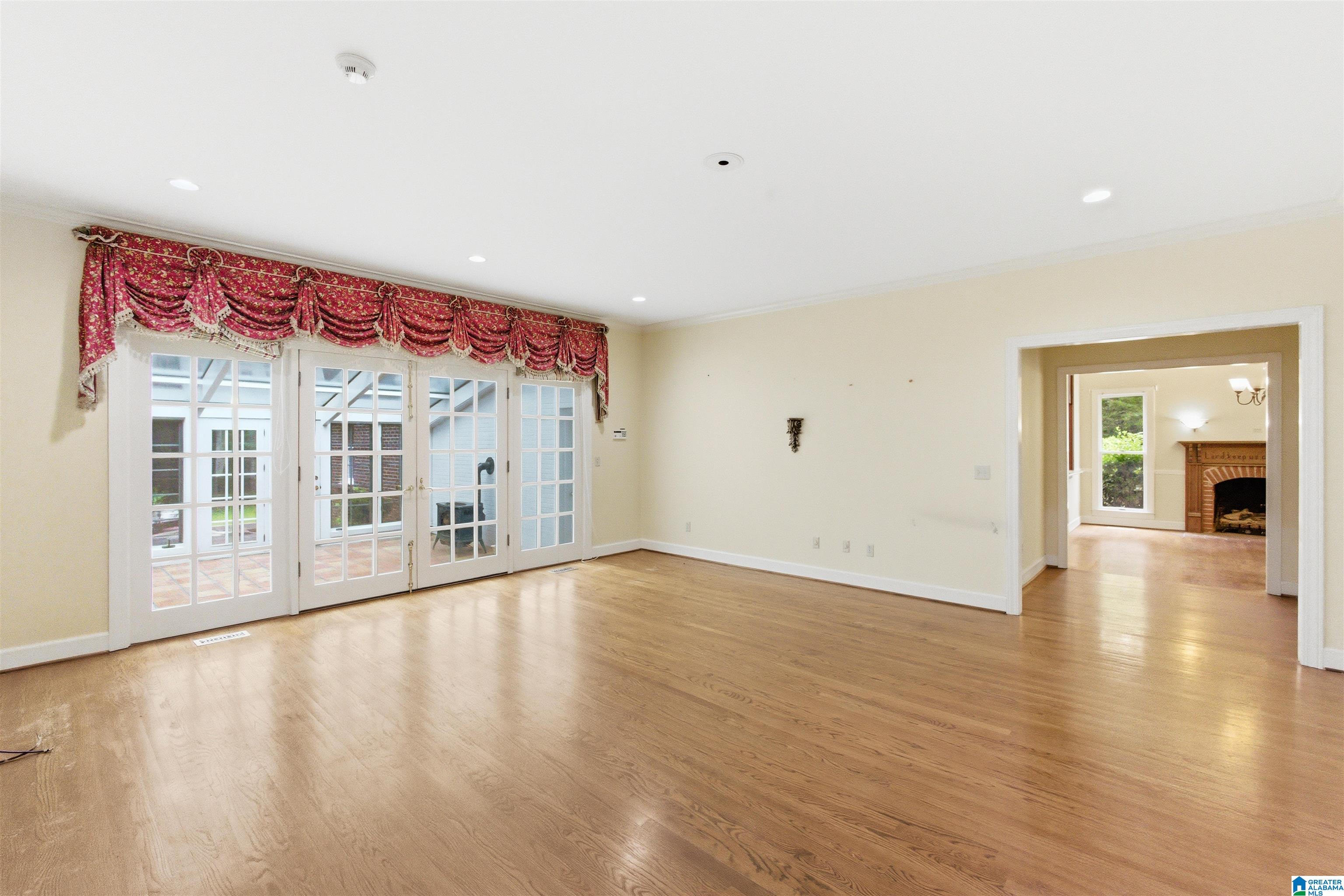 507 GLEN OAKS DRIVE