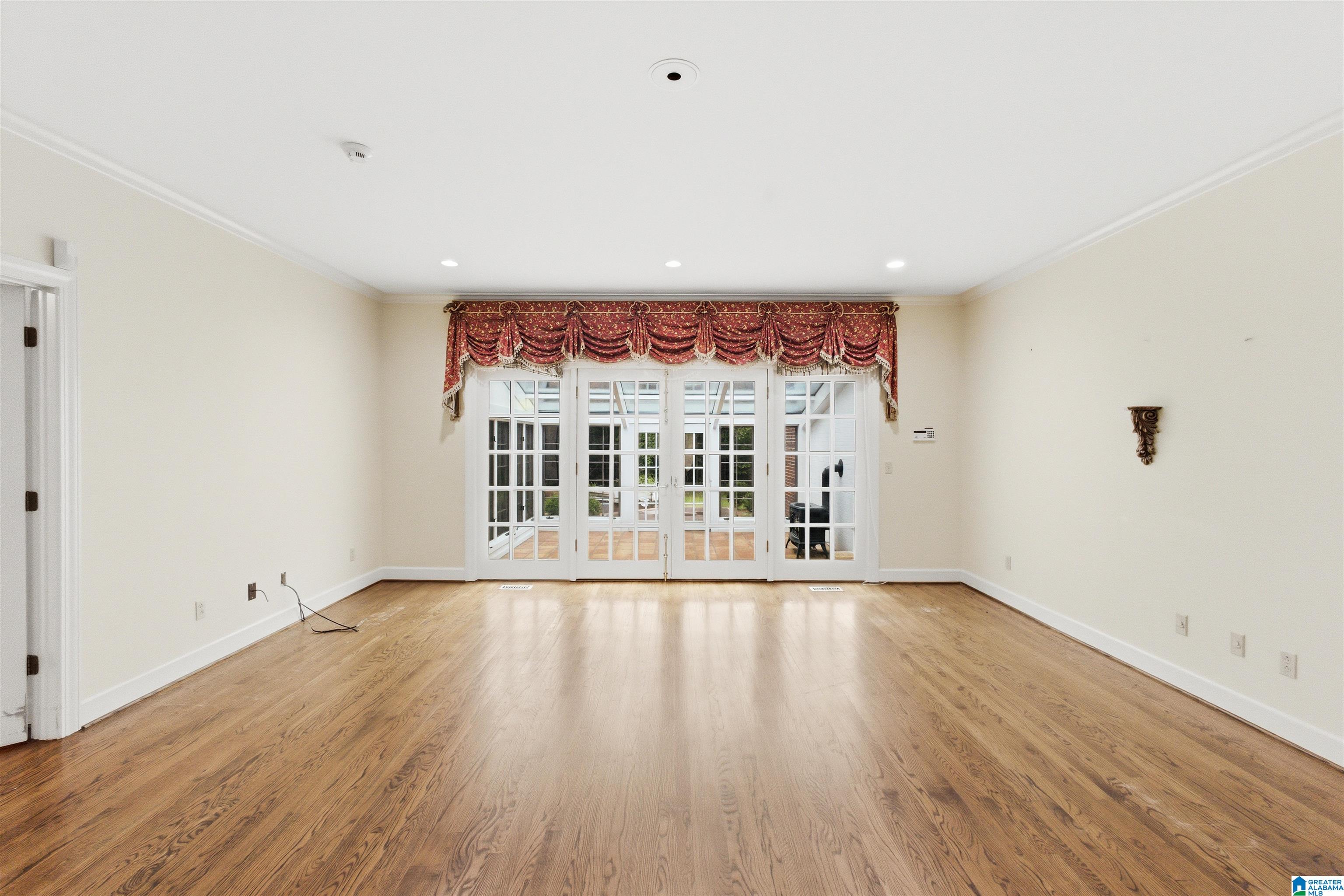 507 GLEN OAKS DRIVE