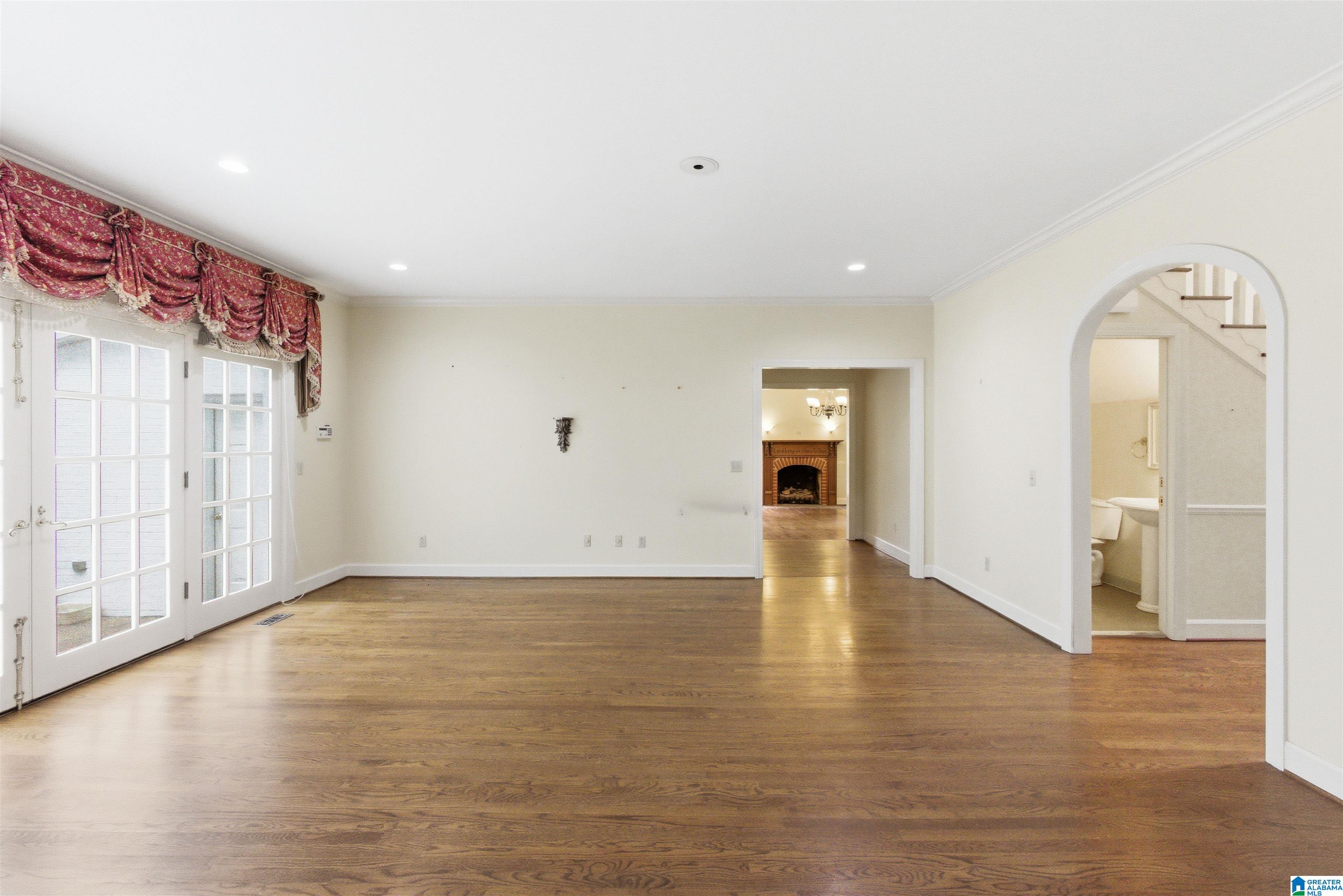 507 GLEN OAKS DRIVE