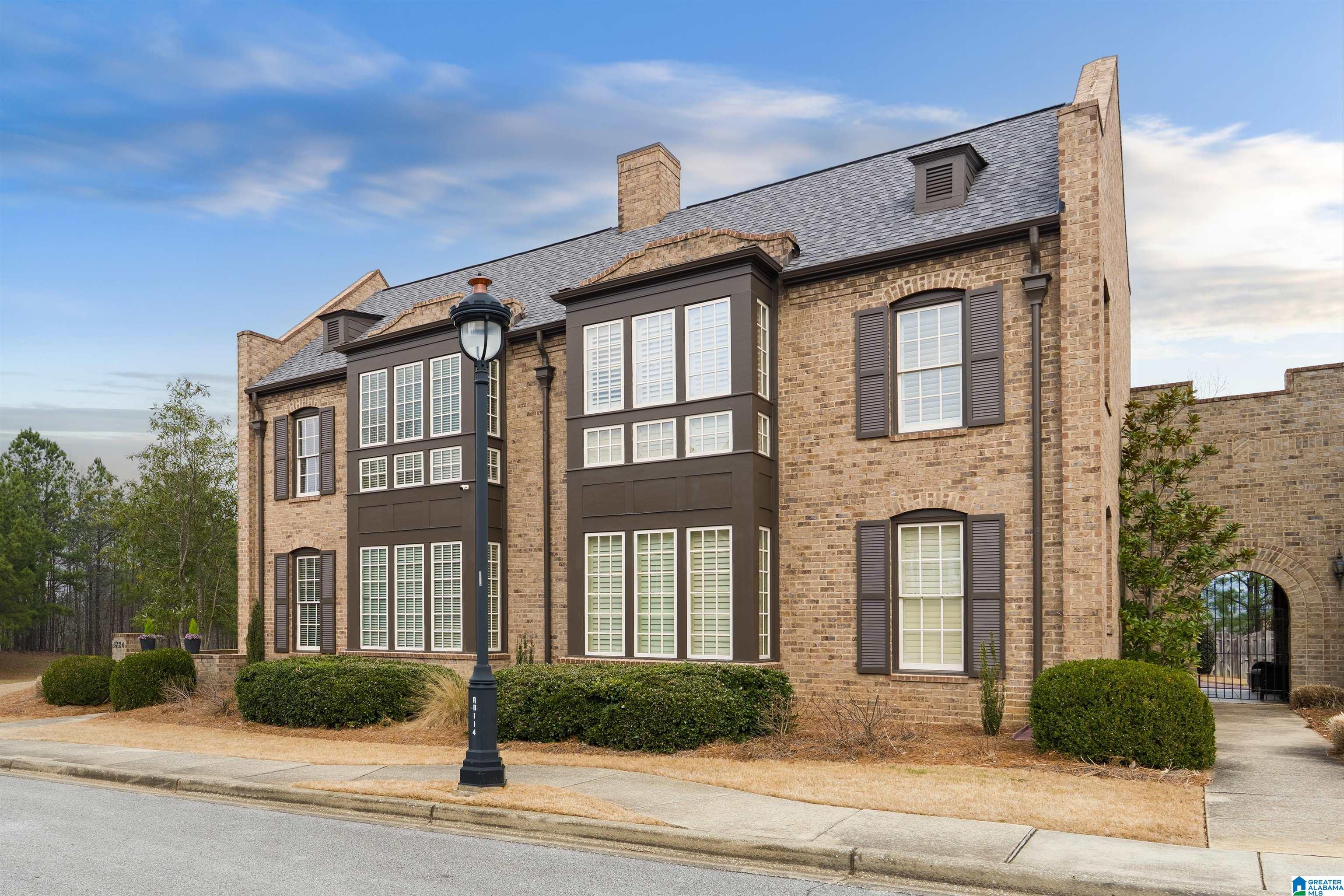 3724 VILLAGE CENTER WAY