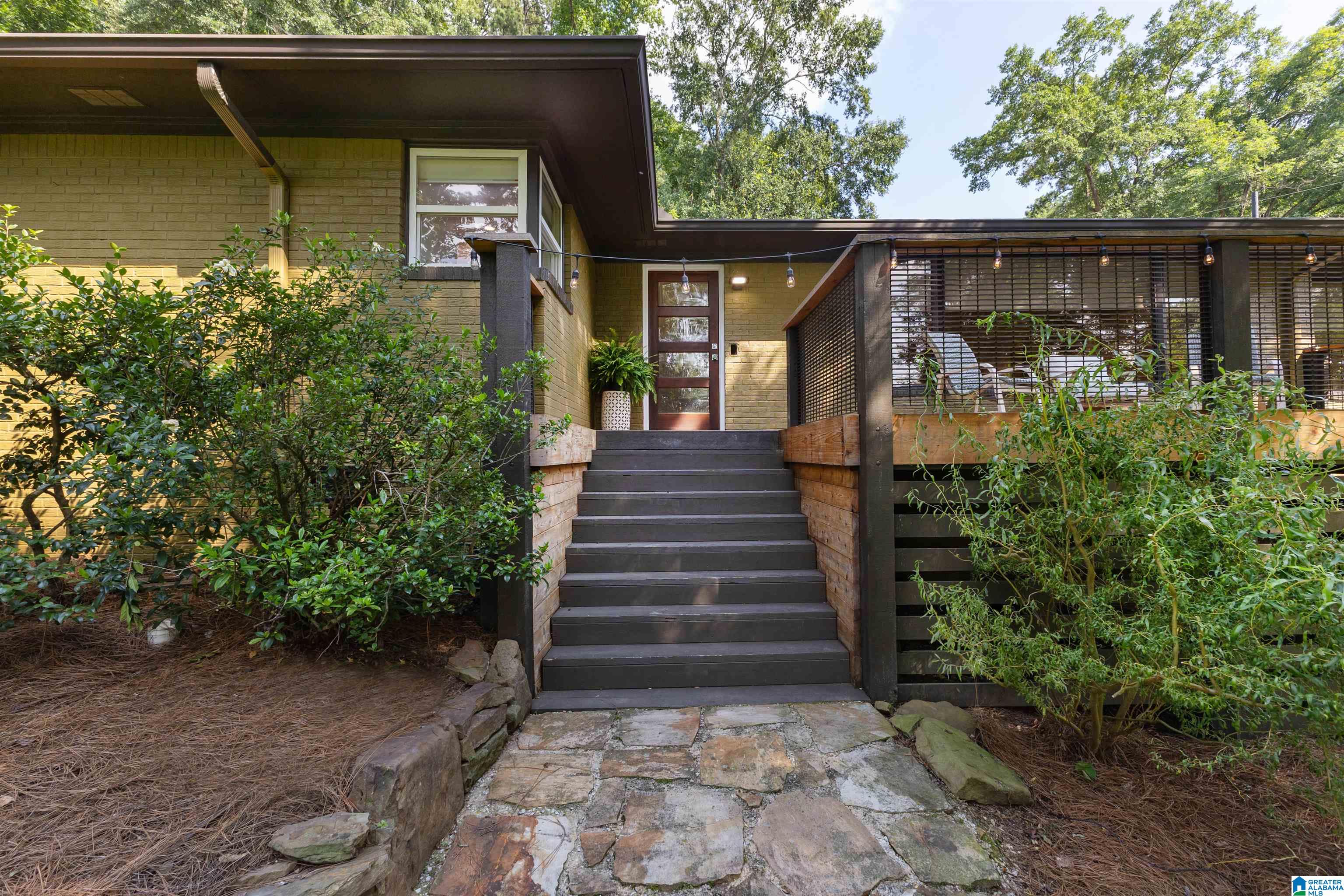 1801 S LAKESHORE DRIVE