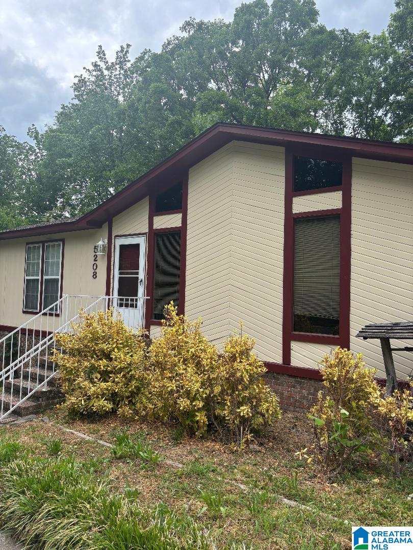 5208 AMBERWOOD CIRCLE