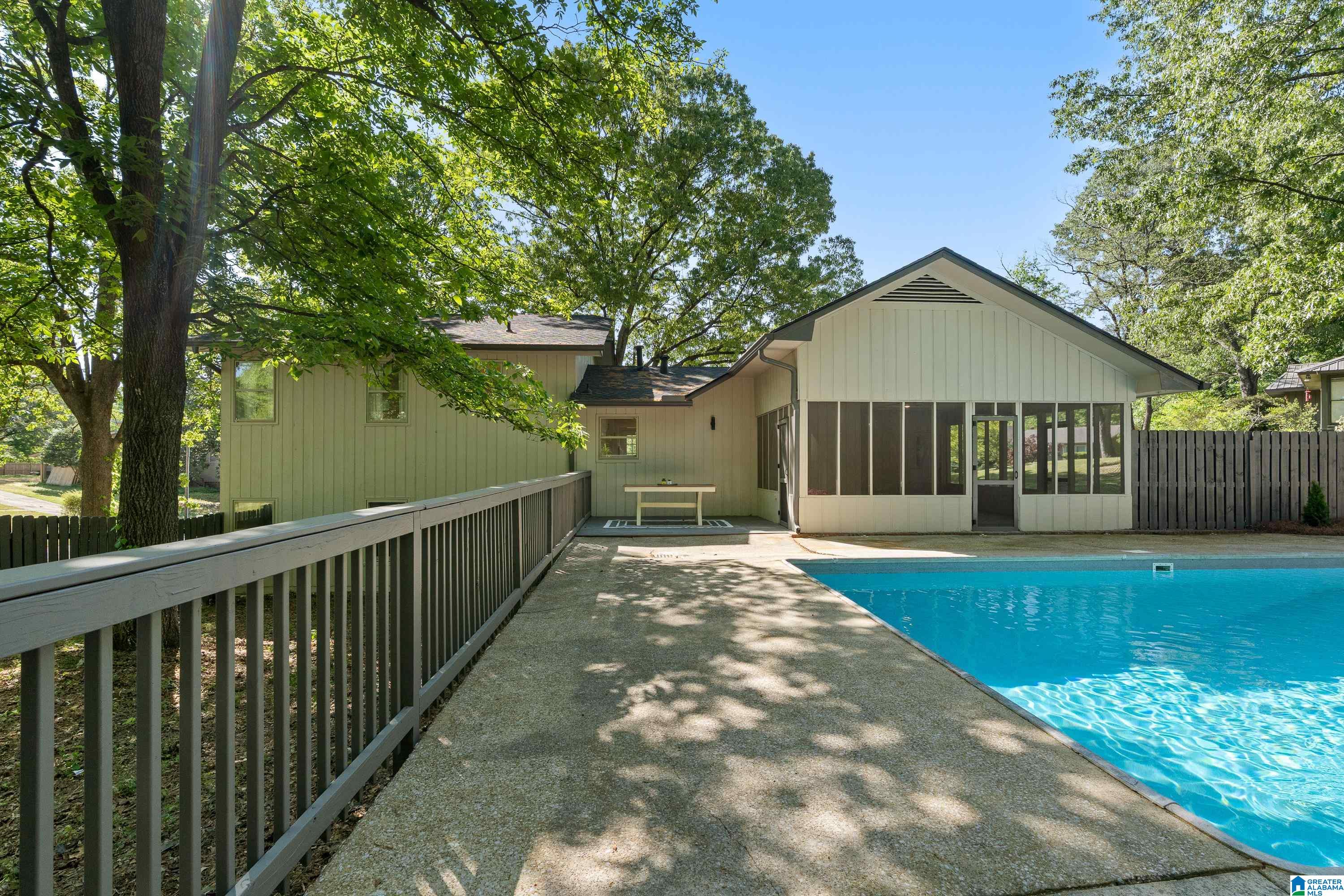 1433 QUEEN ANNE CIRCLE