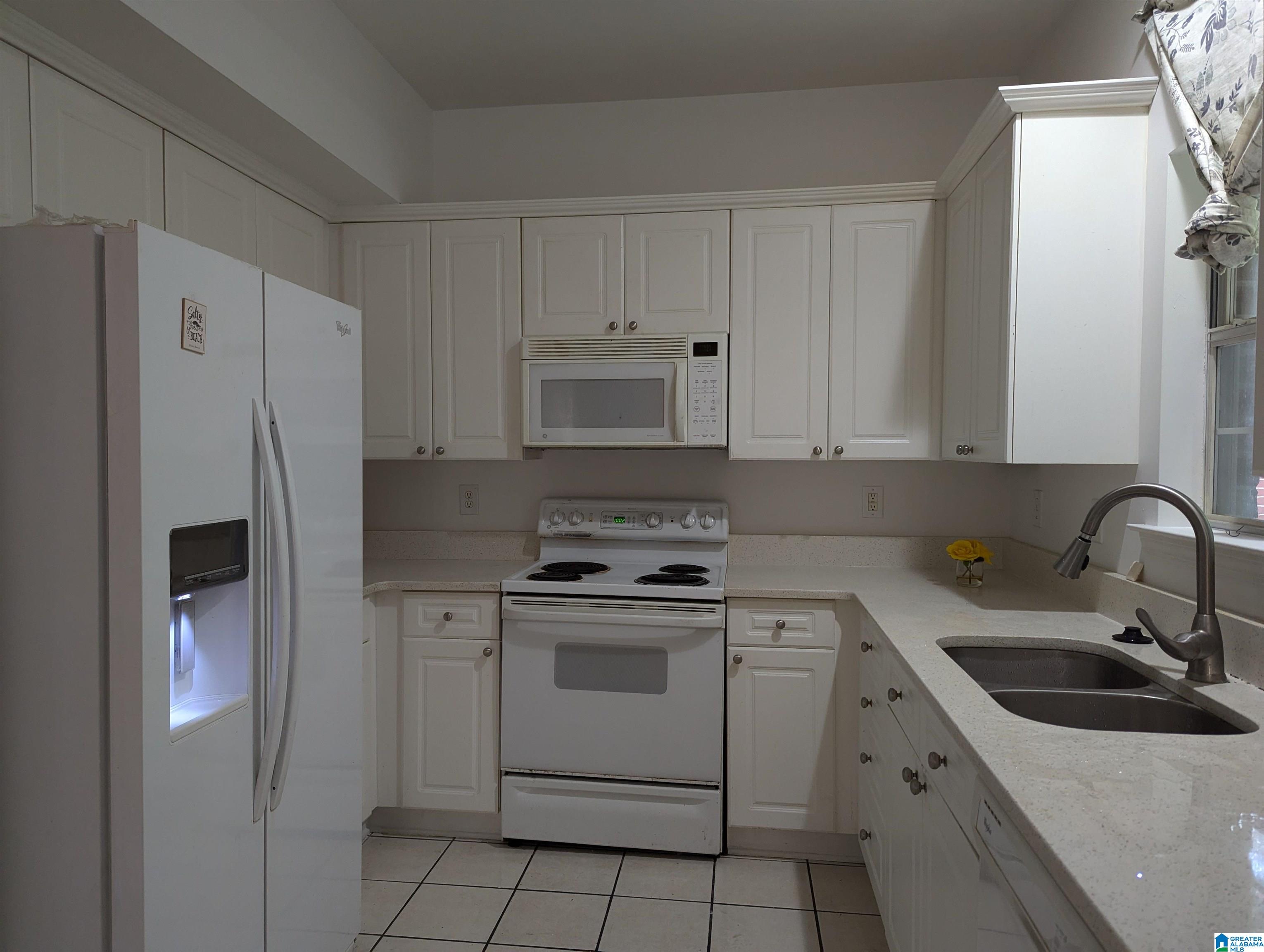 841 CASTLEMAINE COURT