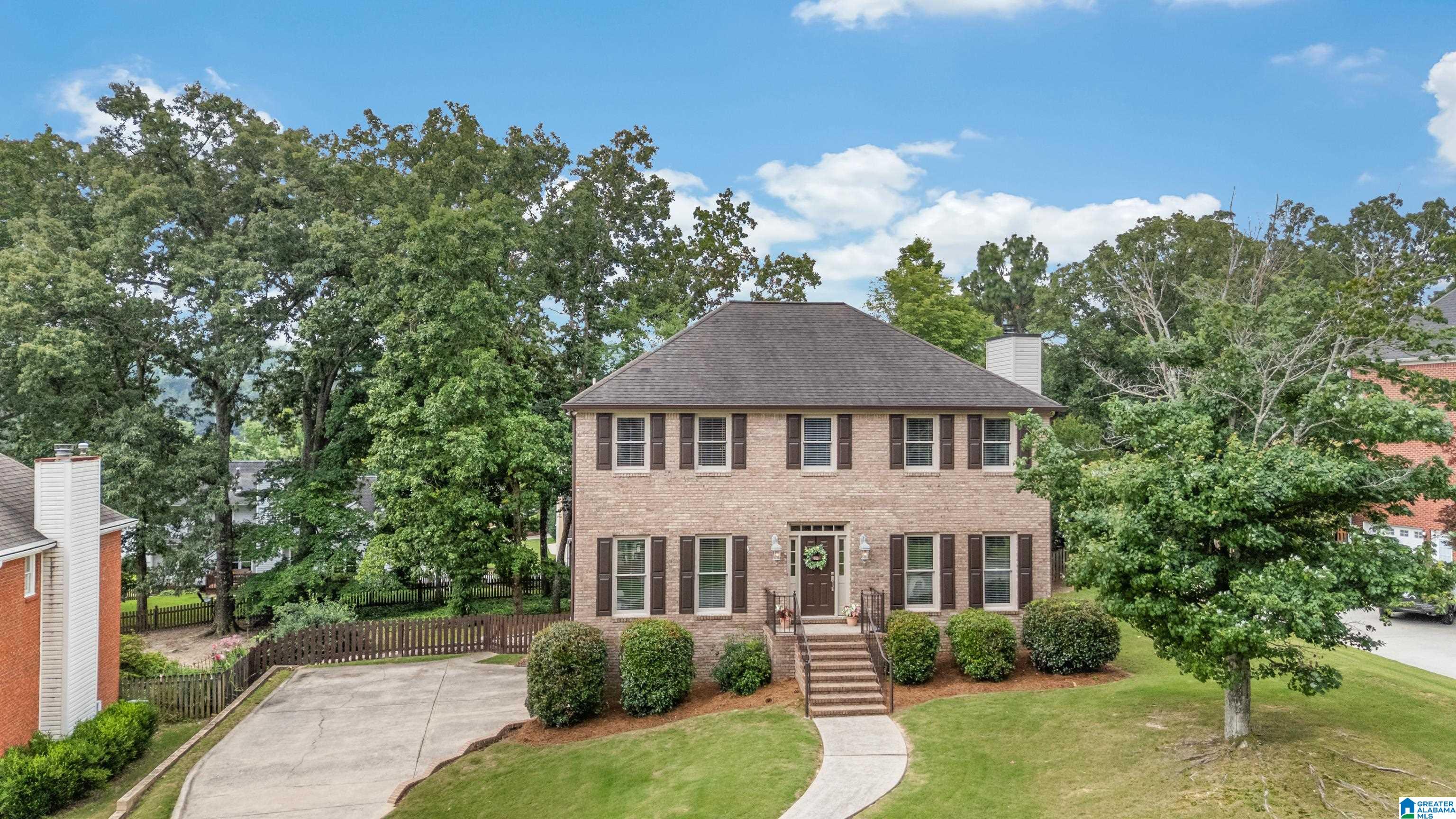 2336 WOODLAND CIRCLE