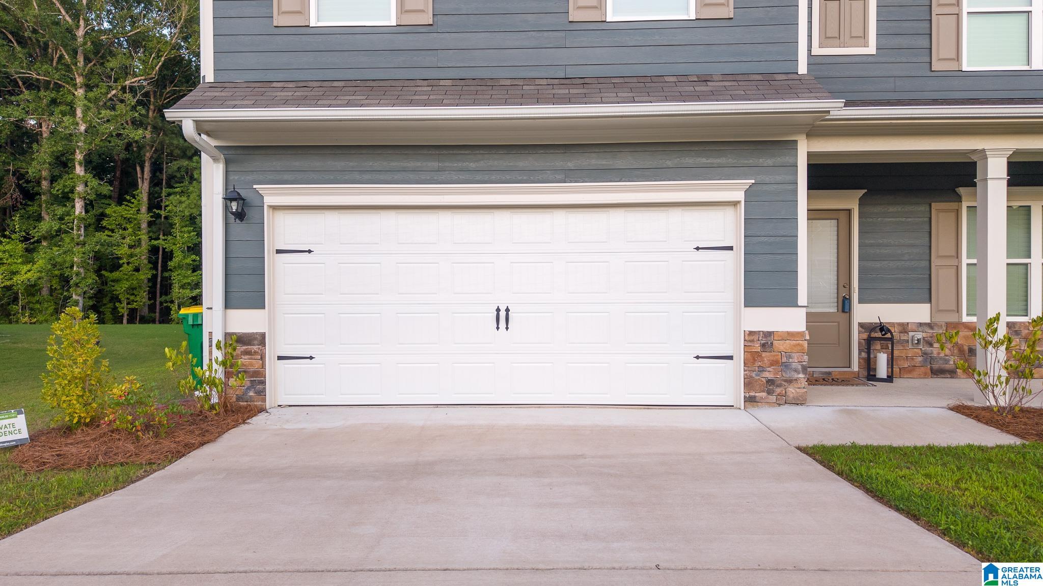 560 RIDGE CIRCLE