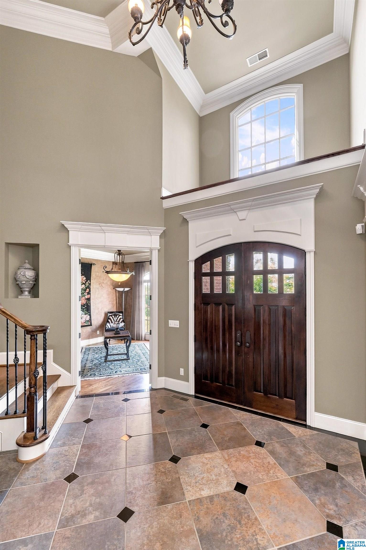 1009 HILLSIDE CRESCENT