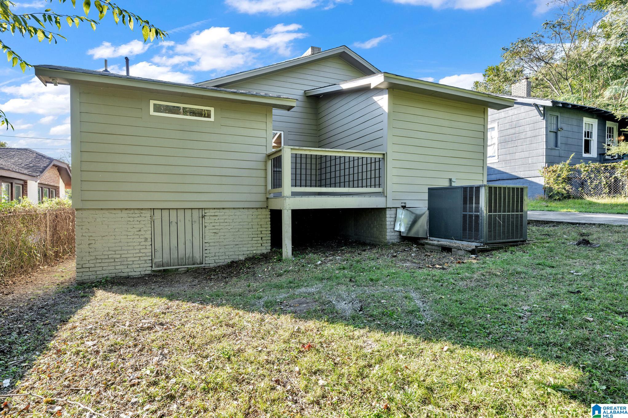 953 3RD STREET W